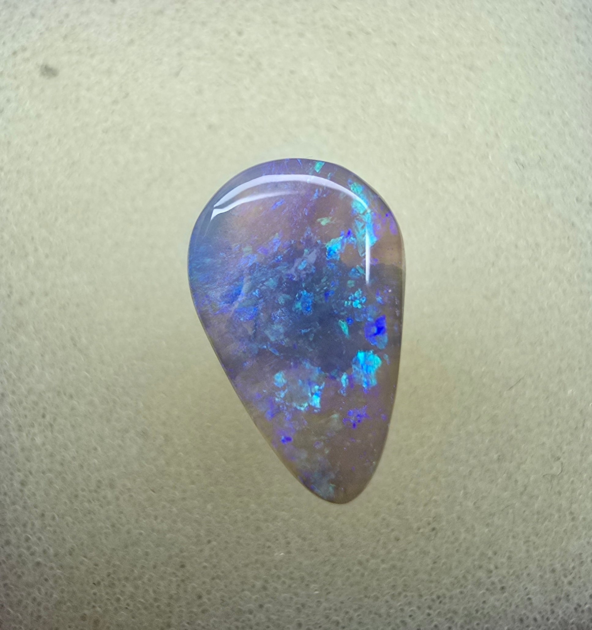 A857 - Beautiful crystal drop cut