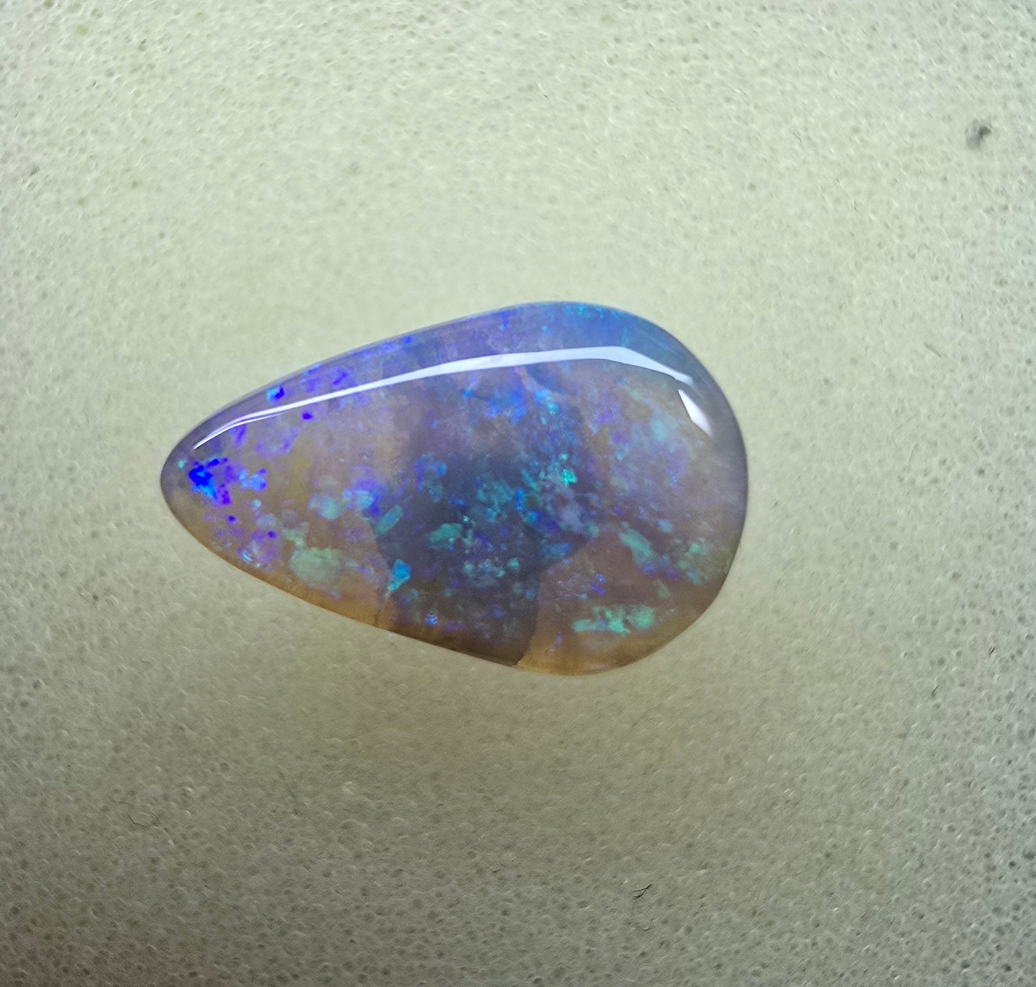 A857 - Beautiful crystal drop cut