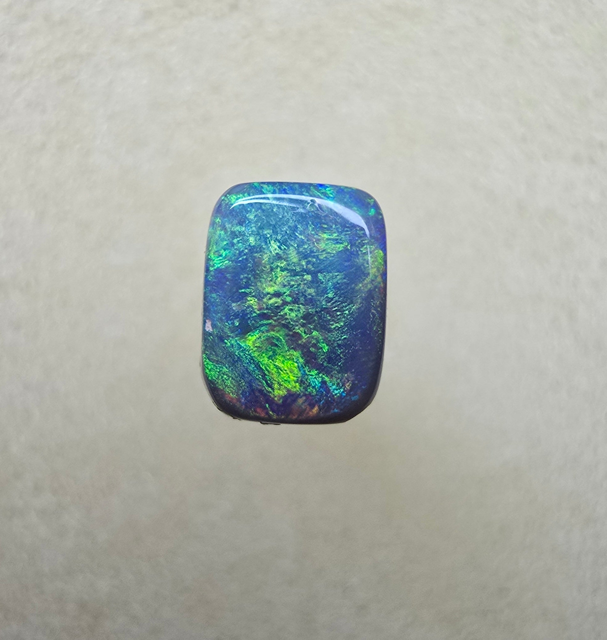A860 - Small bright cushion cut