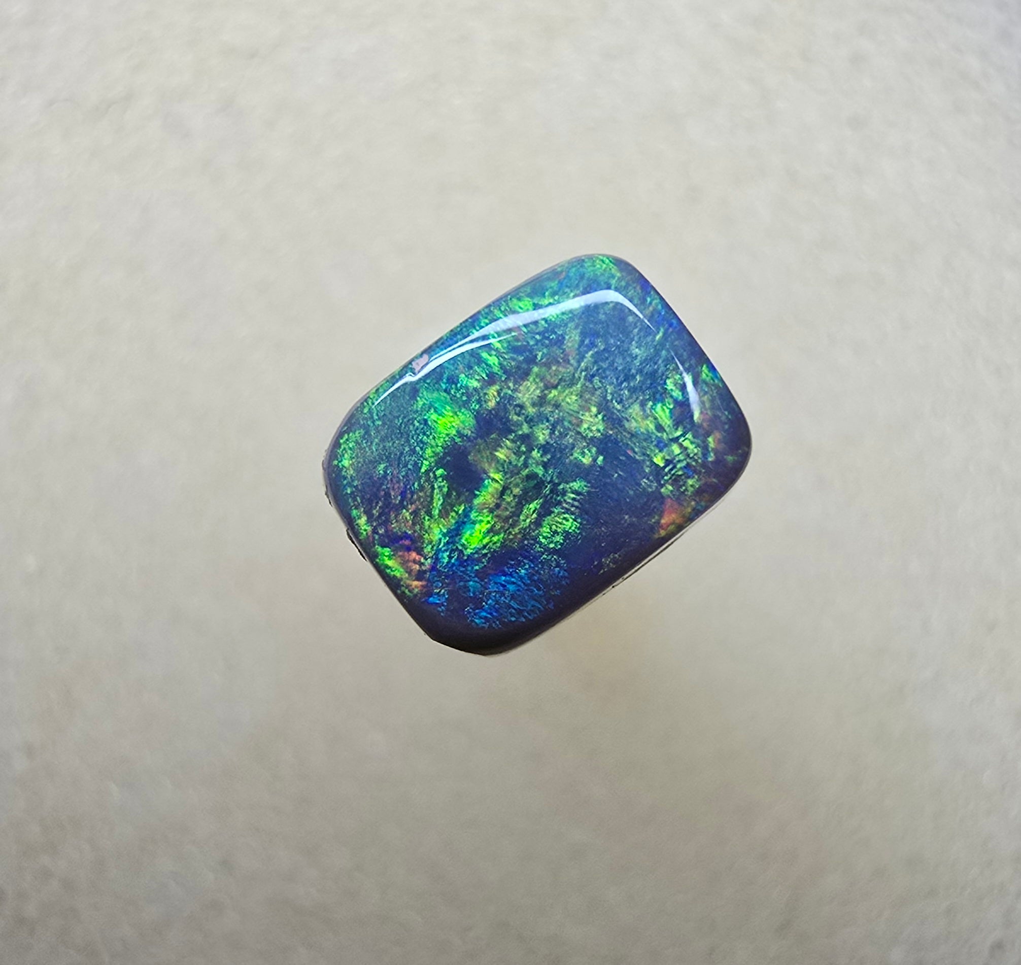 A860 - Small bright cushion cut