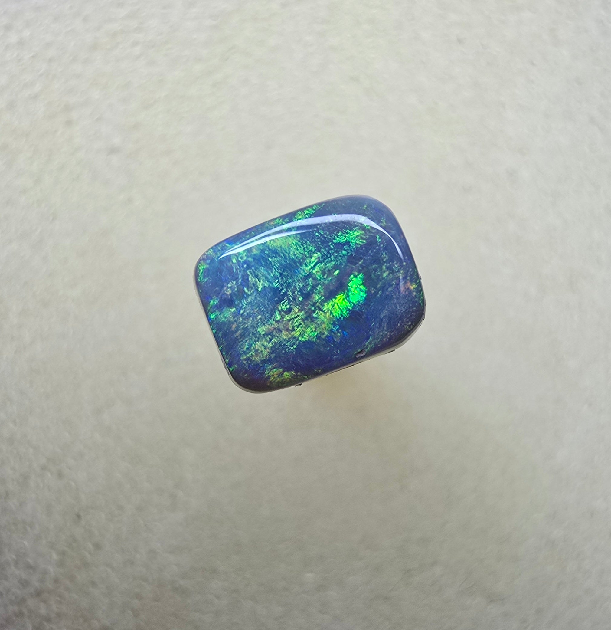 A860 - Small bright cushion cut
