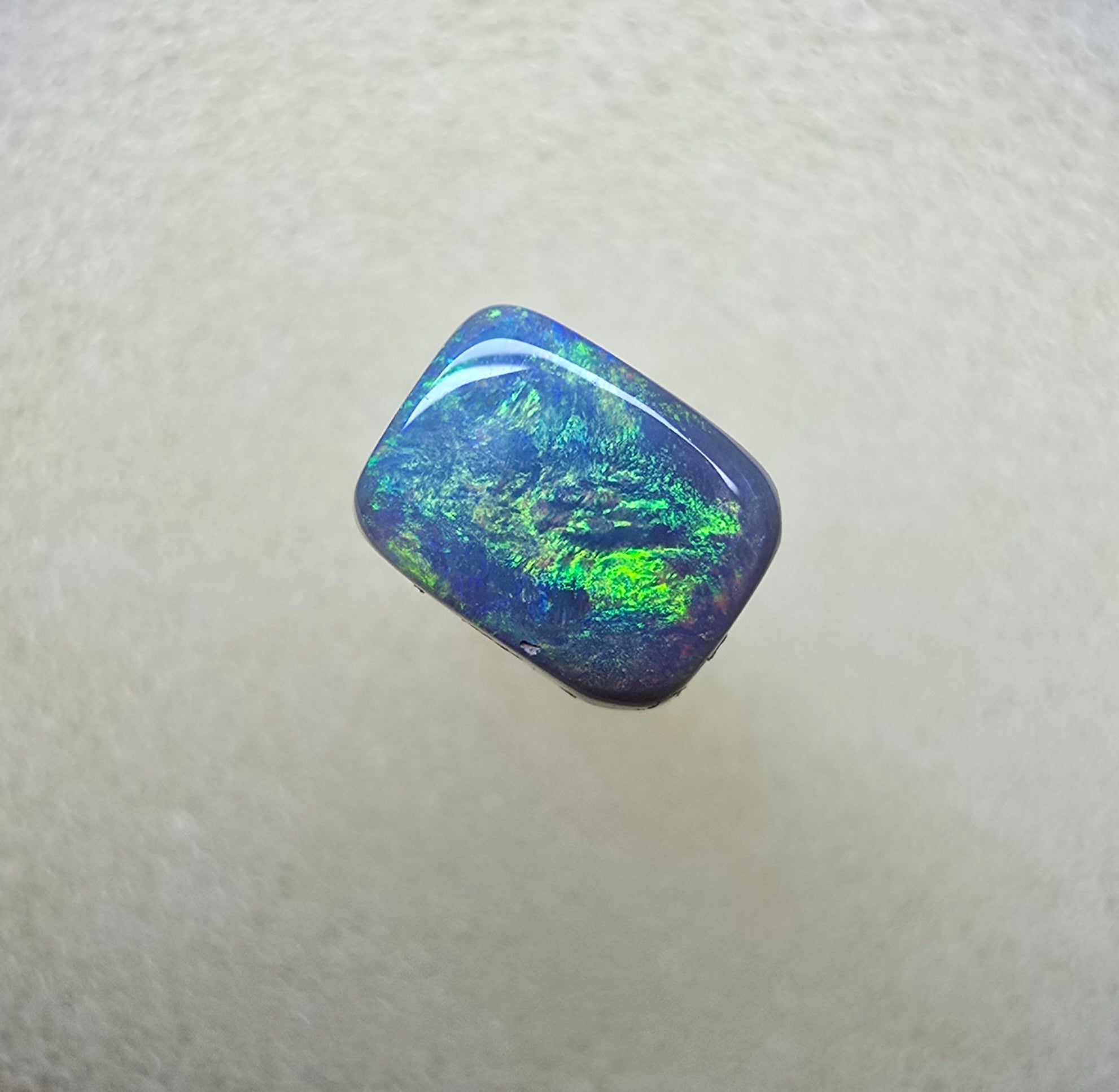 A860 - Small bright cushion cut