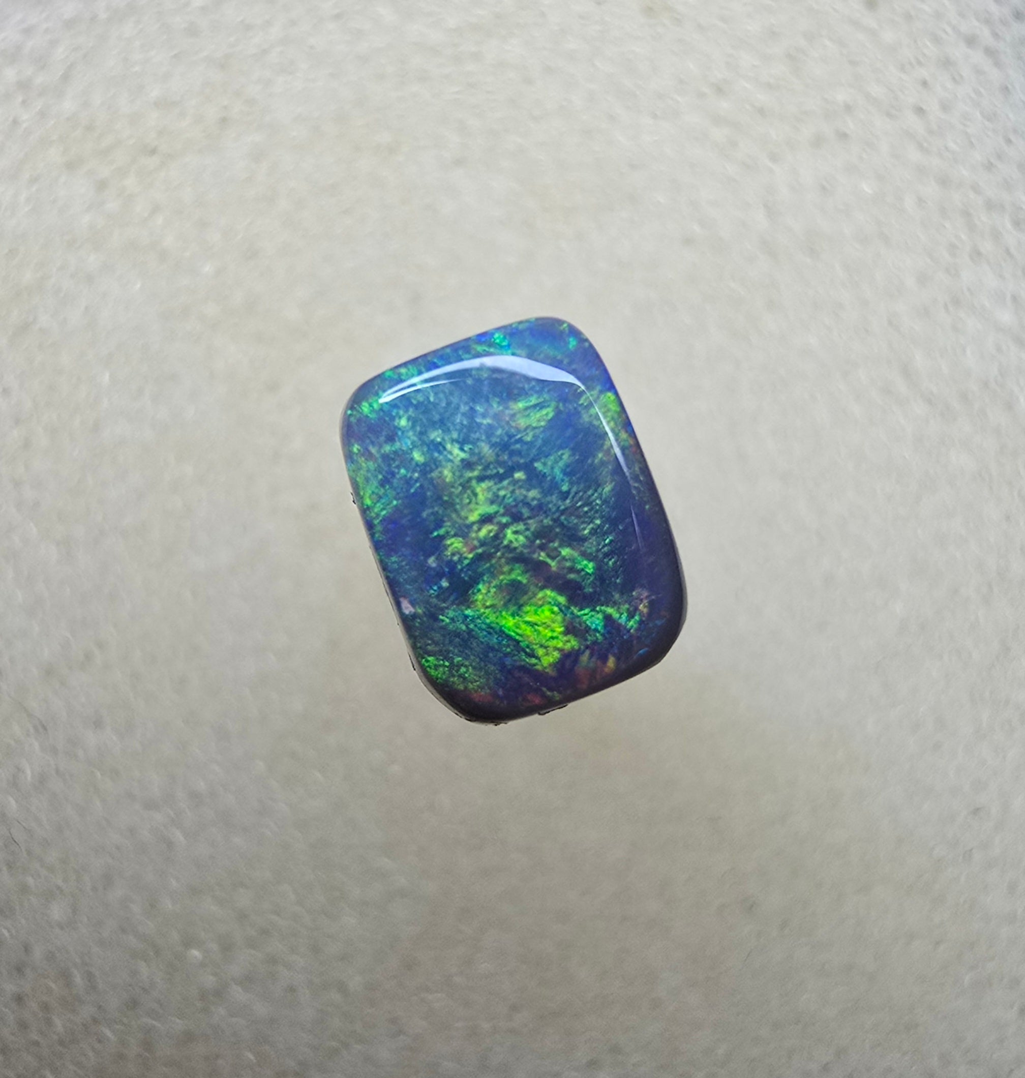 A860 - Small bright cushion cut