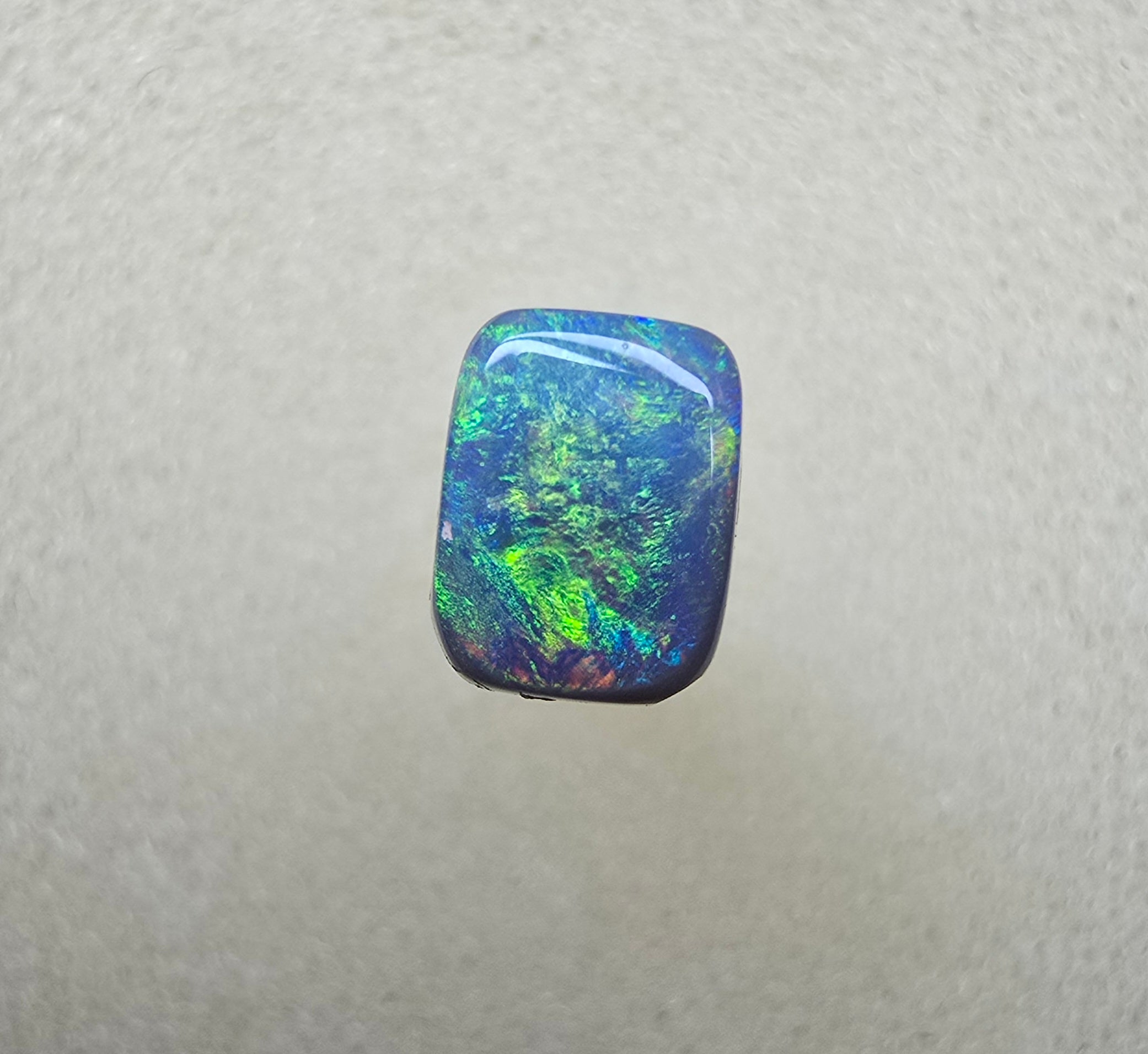 A860 - Small bright cushion cut