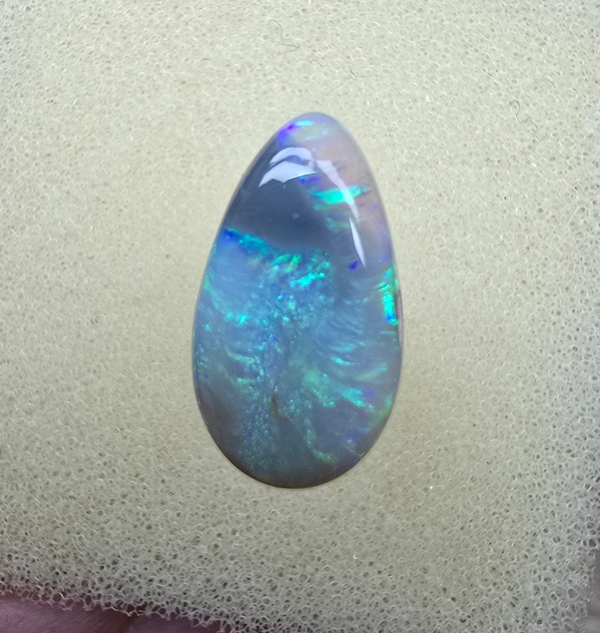 A862 - large glittery drop cut