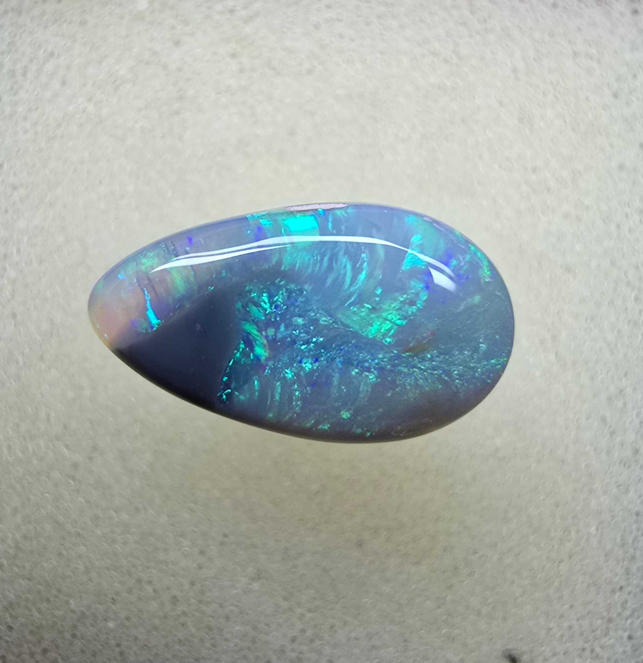 A862 - large glittery drop cut