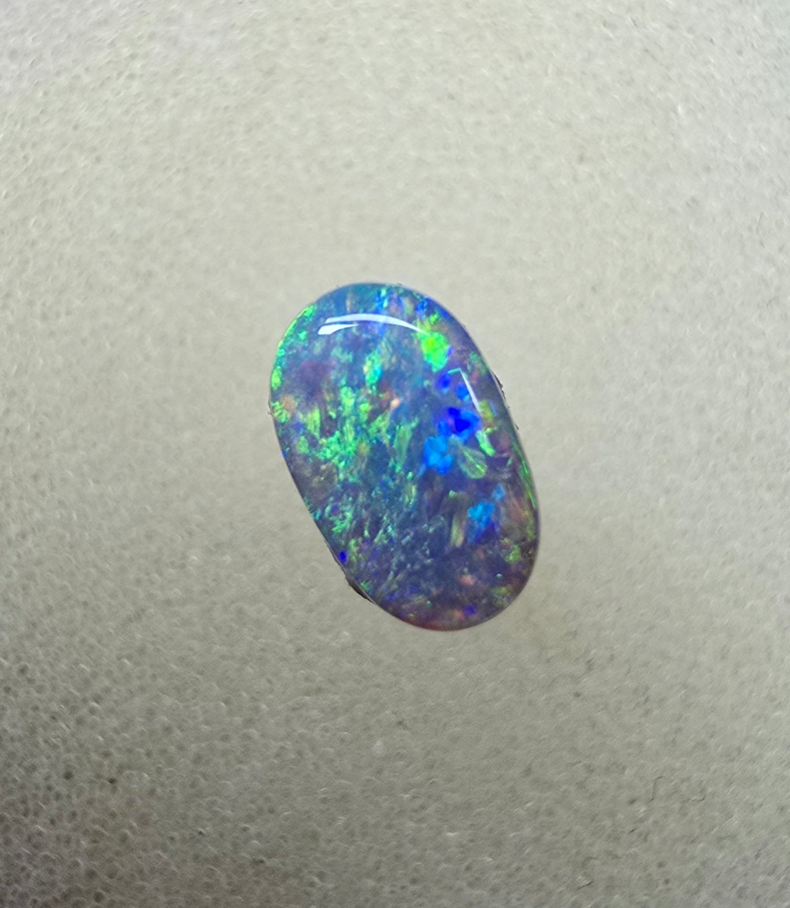 A863 - Stunning oval crystal opal