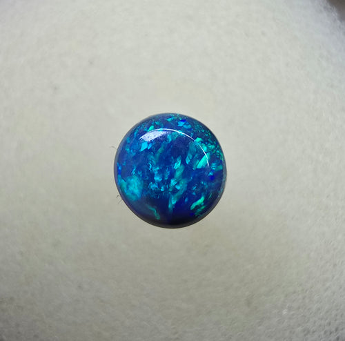 A865 - Round cut 3D blue on black