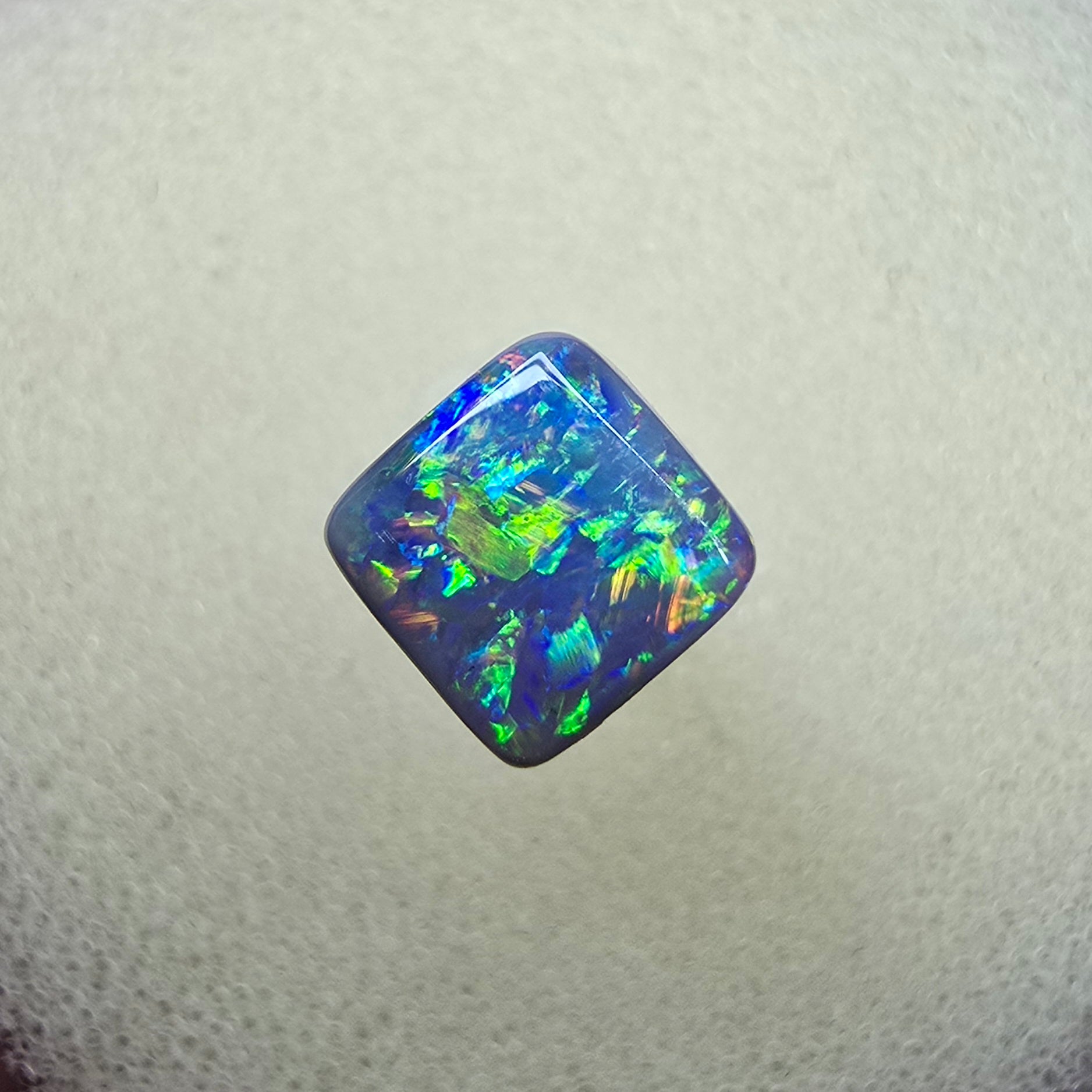 A866 - Bright cushion cut sparkle