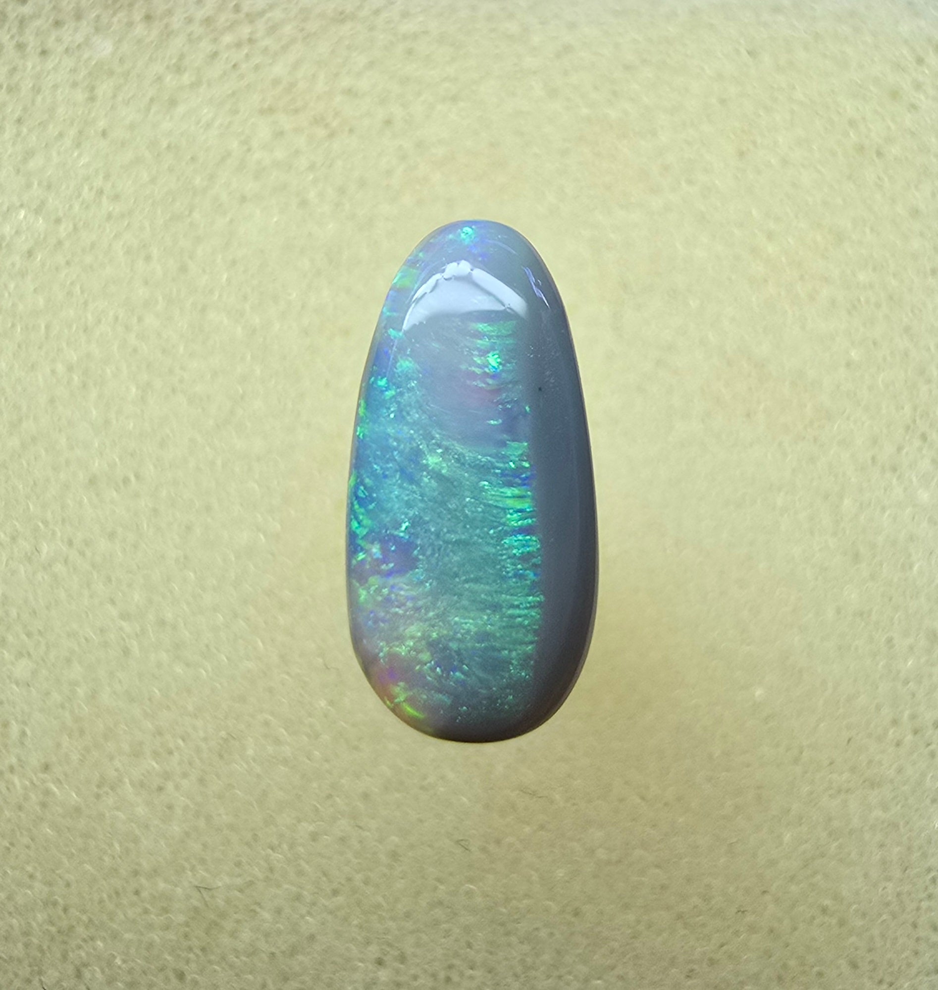 A872 - Drop cut dark opal