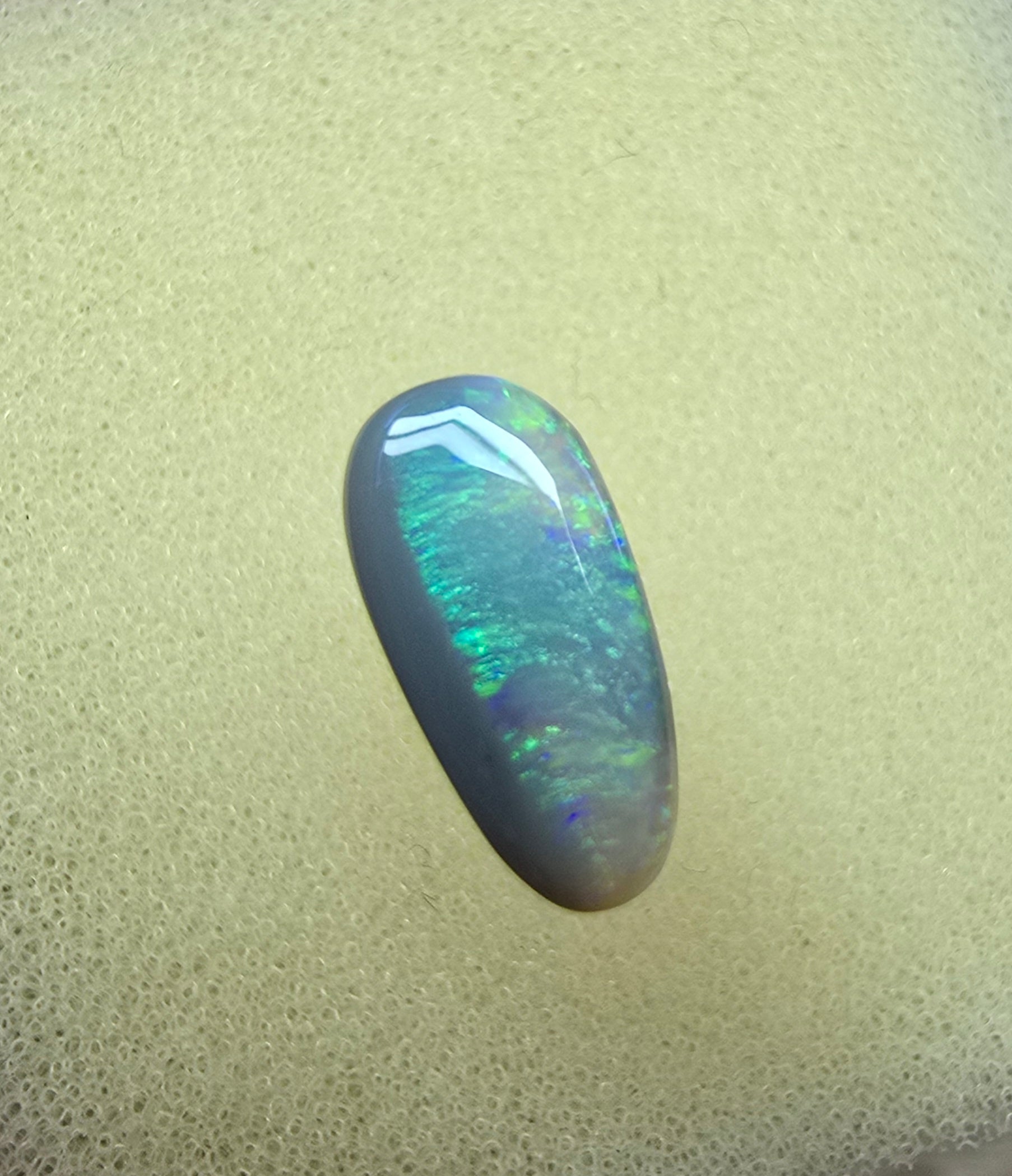 A872 - Drop cut dark opal