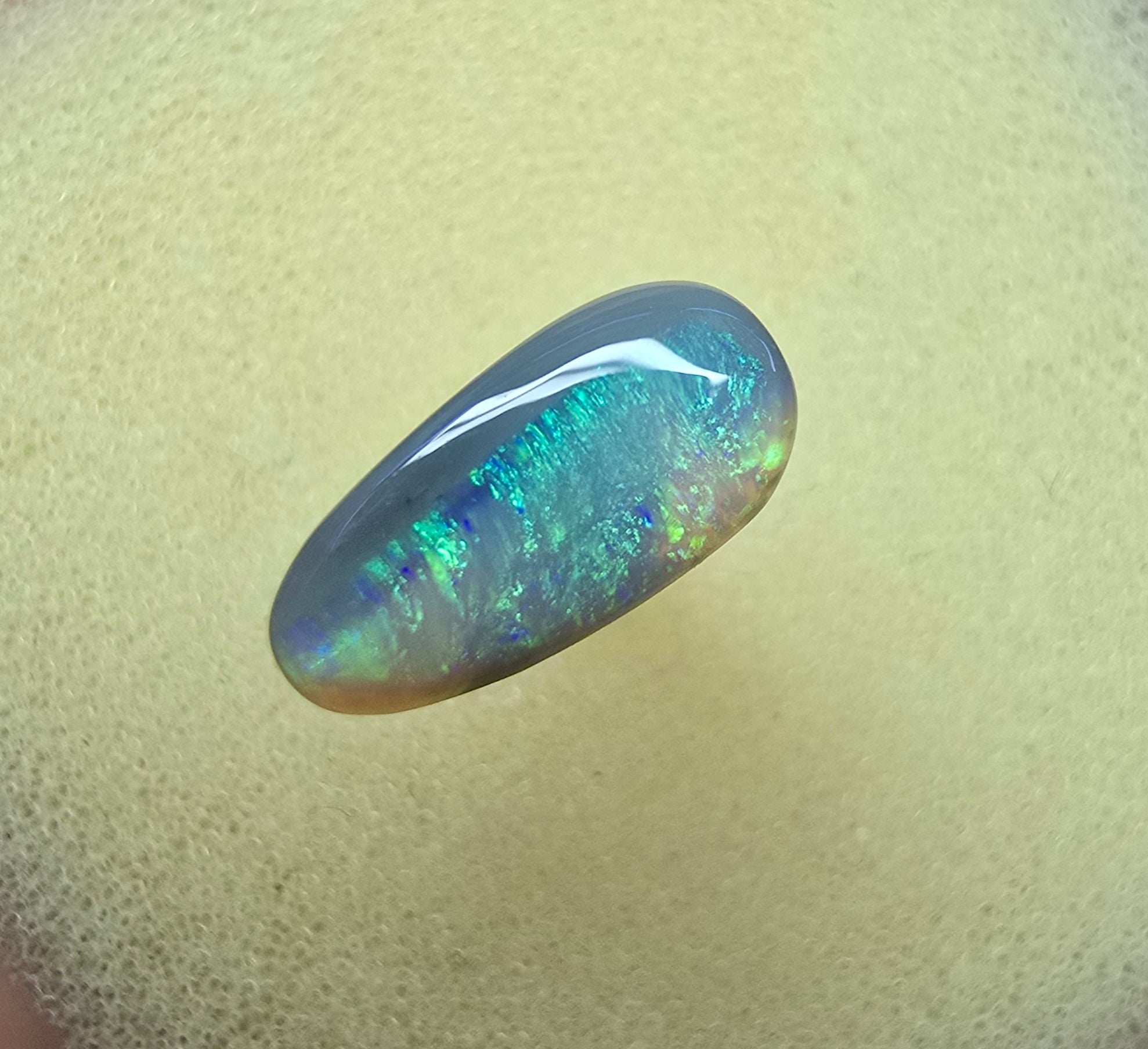 A872 - Drop cut dark opal
