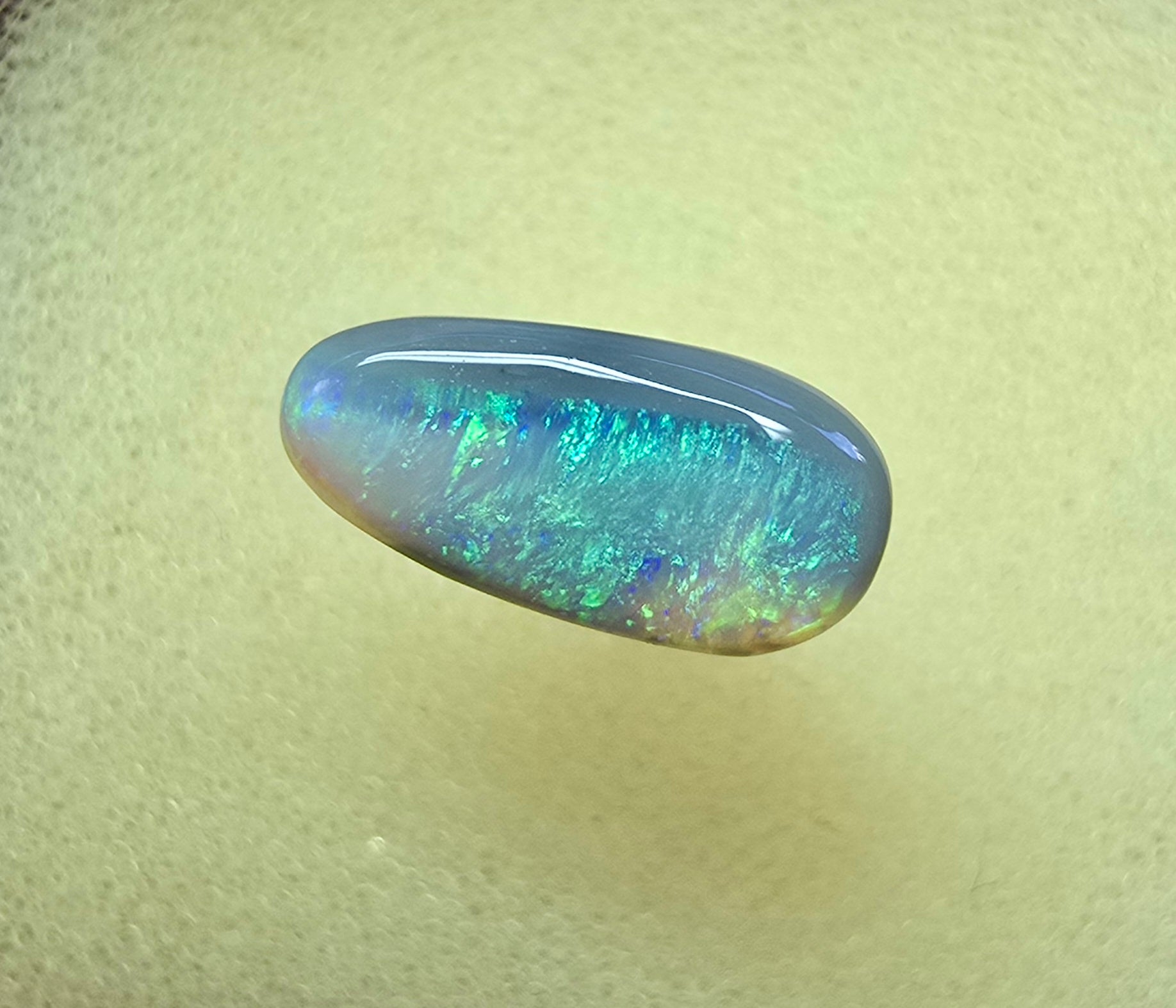 A872 - Drop cut dark opal