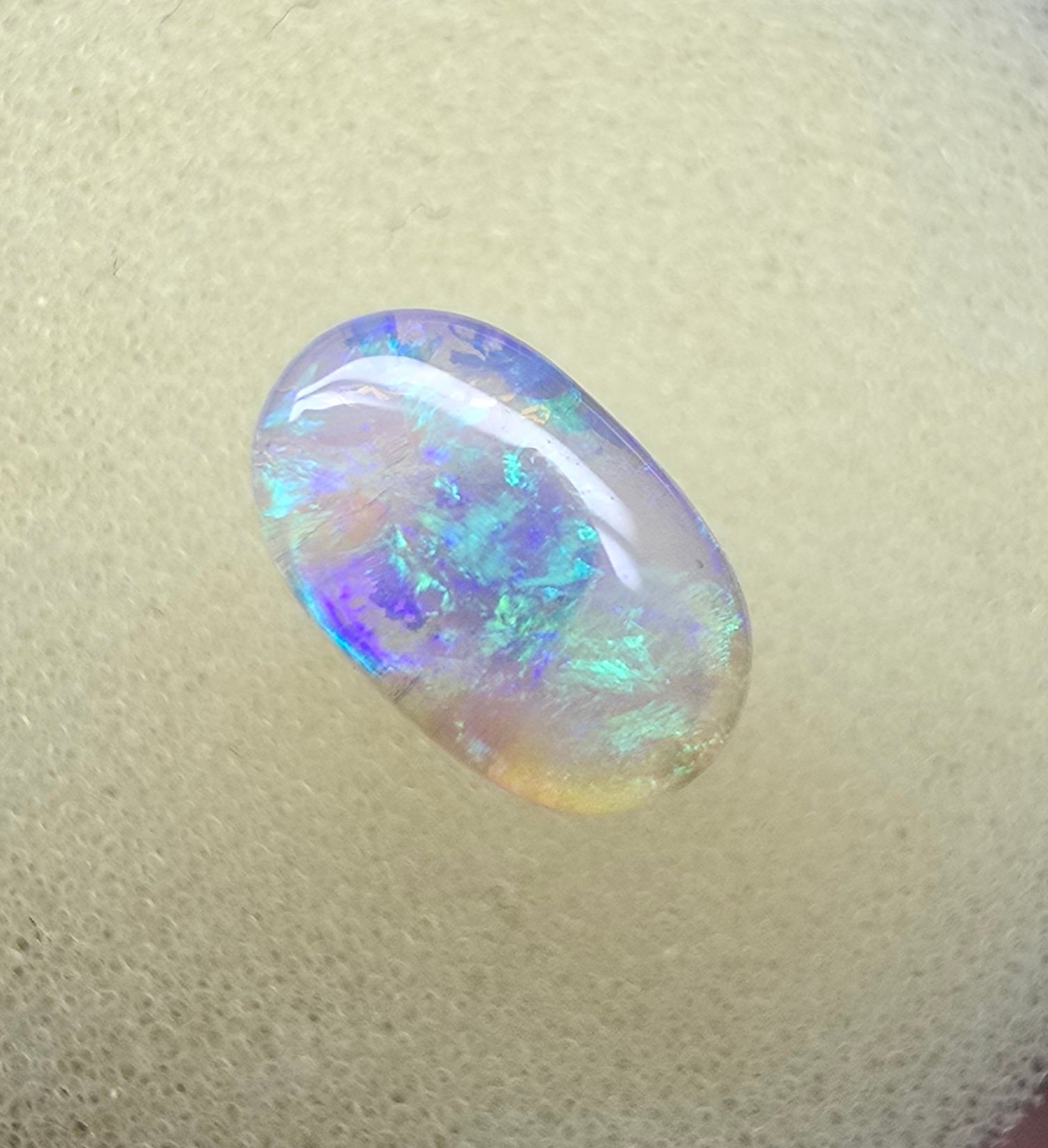 A873 - Beautiful oval cabochon crystal opal