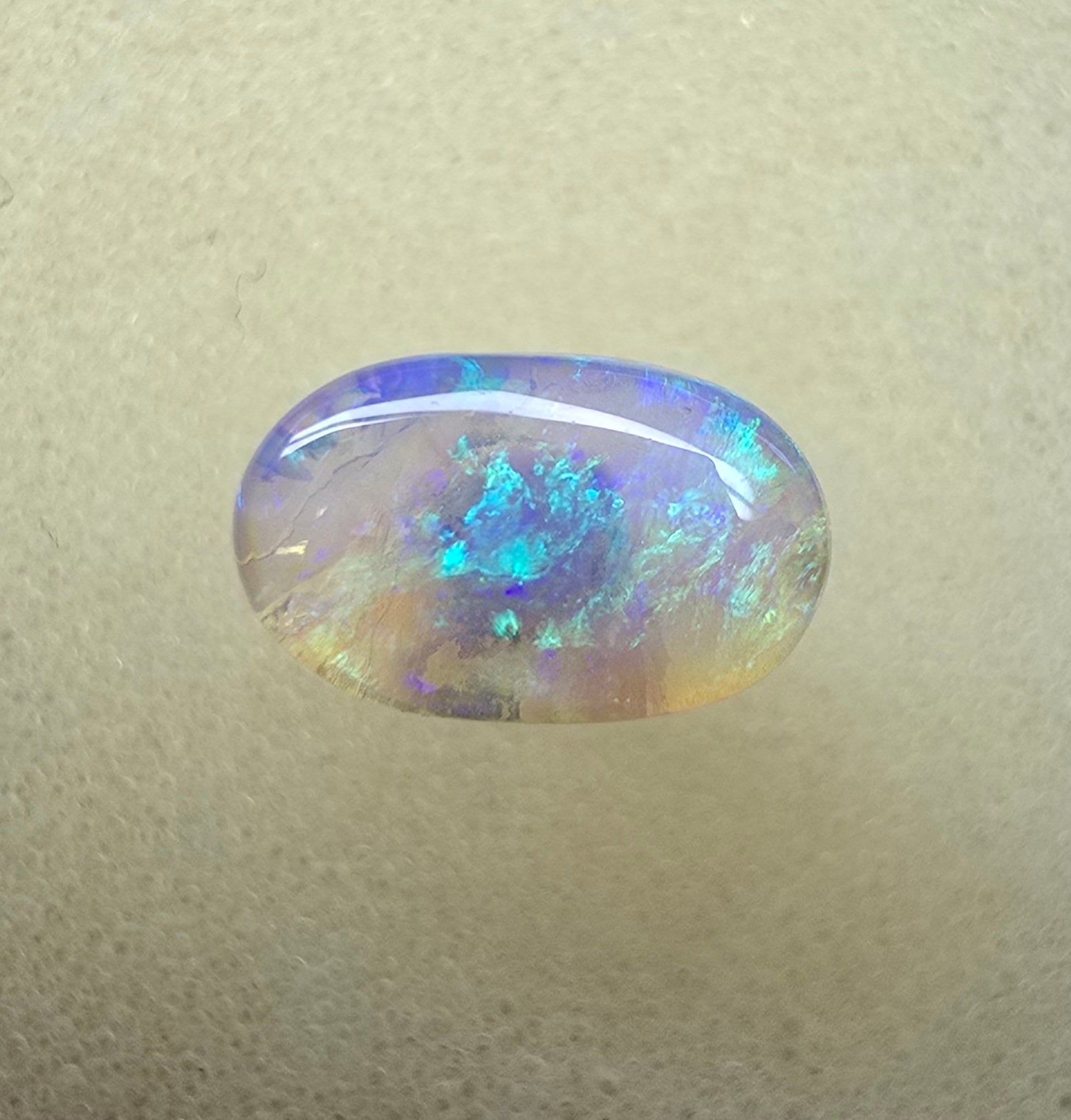 A873 - Beautiful oval cabochon crystal opal