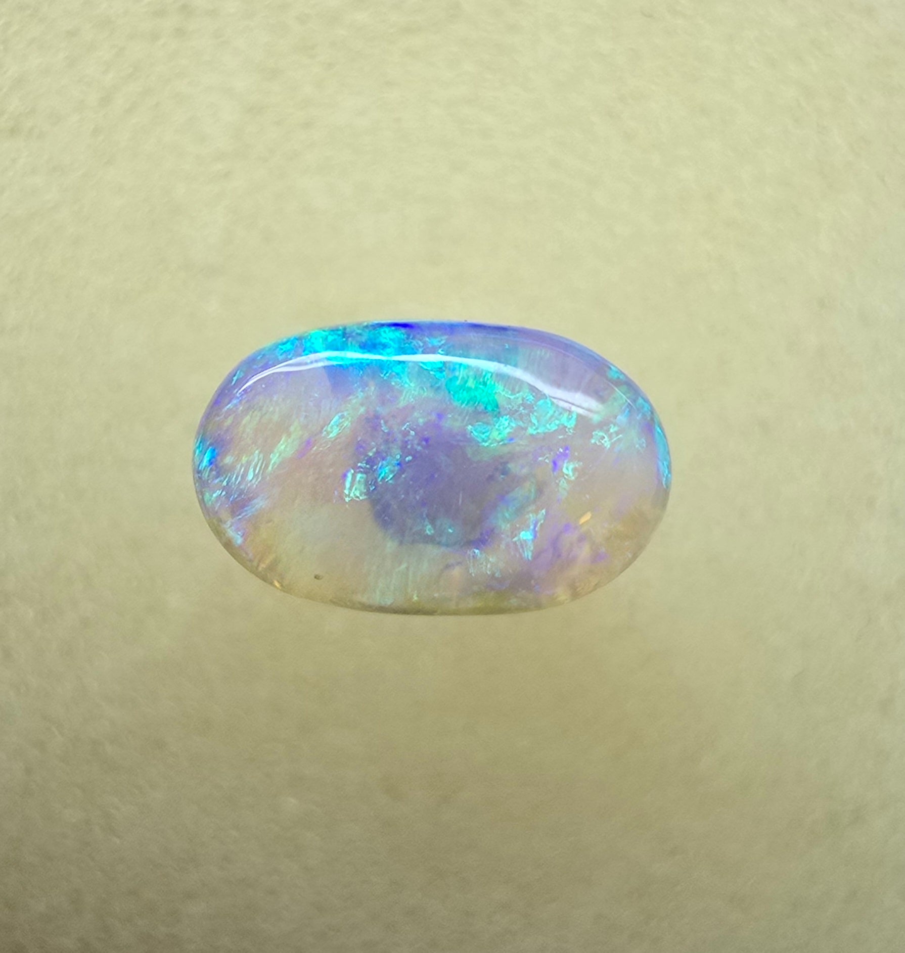 A873 - Beautiful oval cabochon crystal opal