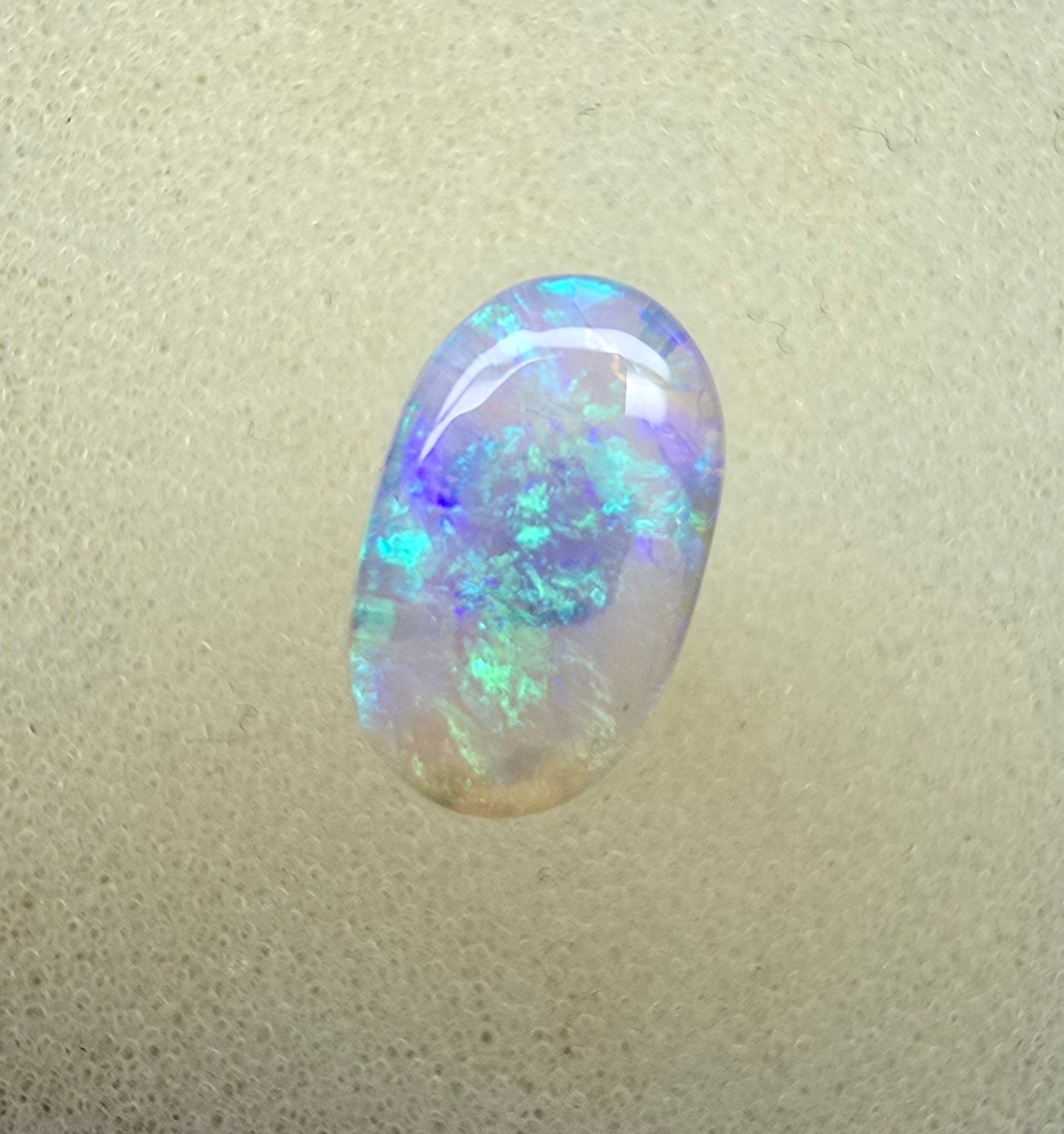 A873 - Beautiful oval cabochon crystal opal
