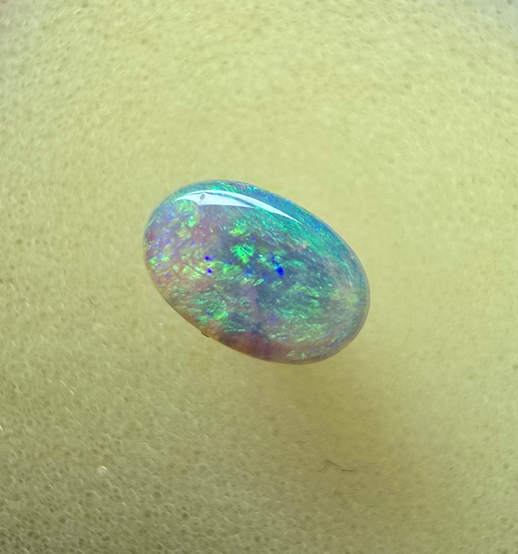 A874 - Bright flashy crystal opal