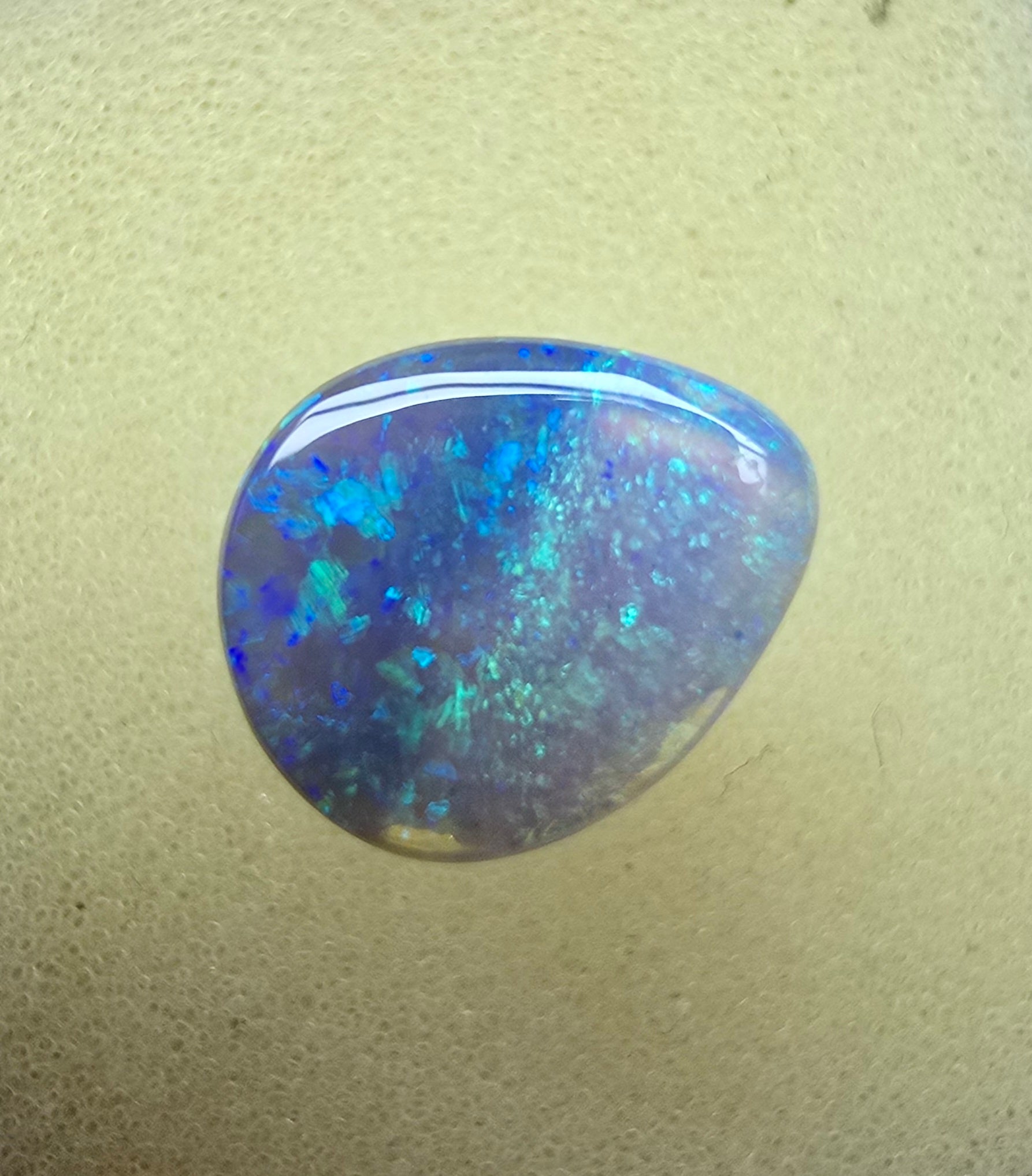A876 - Stunning drop cut crystal opal