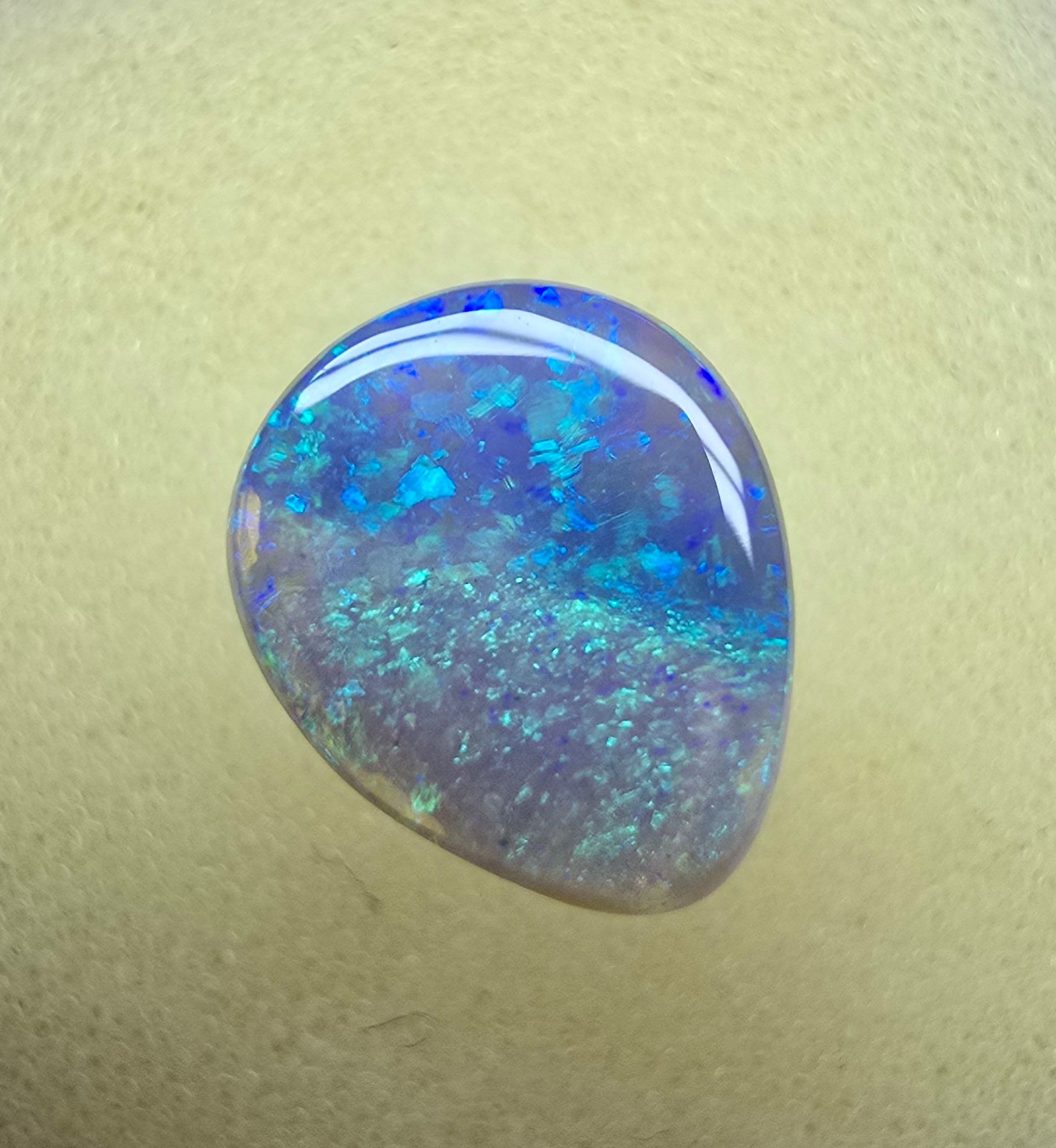 A876 - Stunning drop cut crystal opal