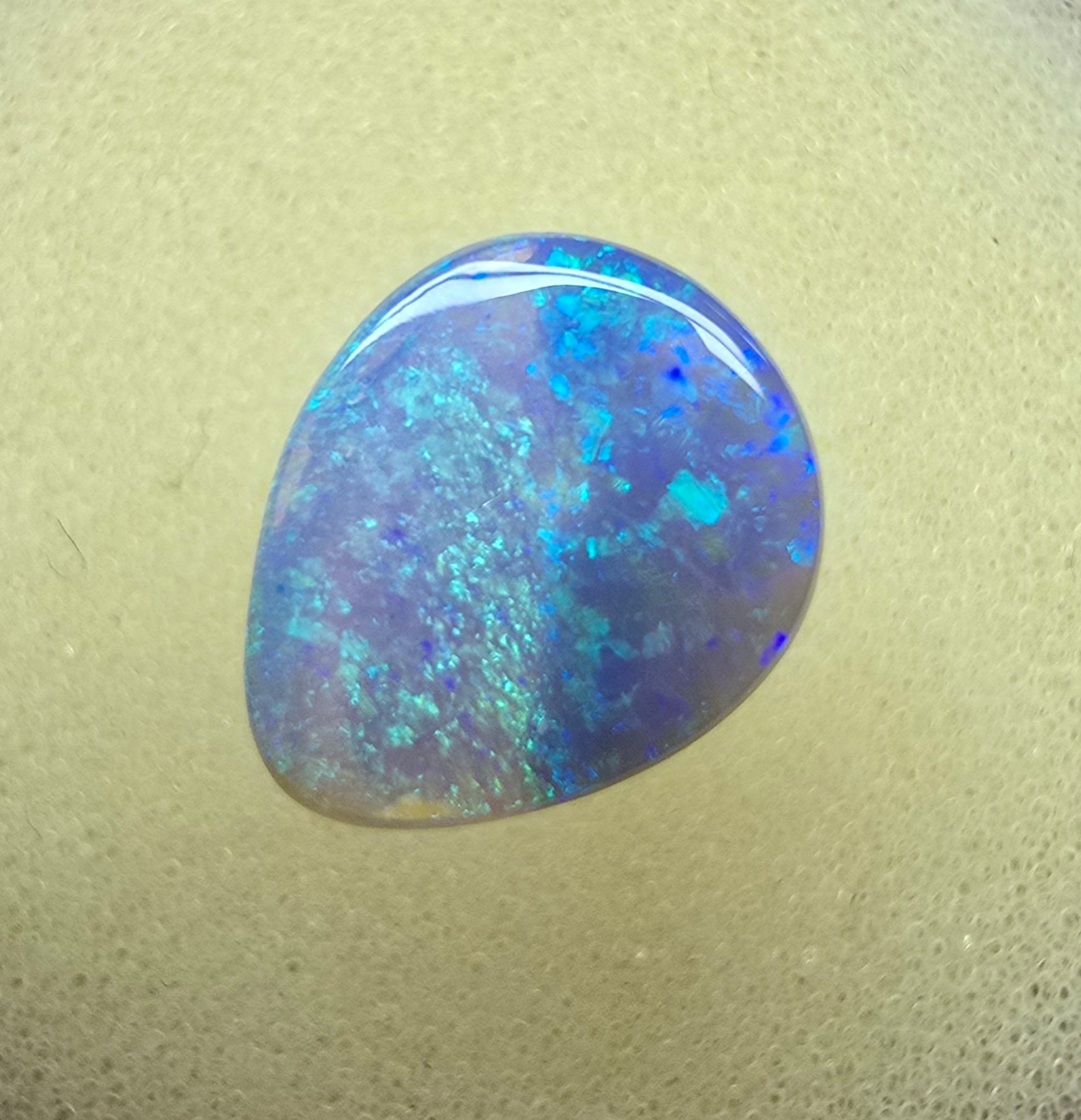 A876 - Stunning drop cut crystal opal