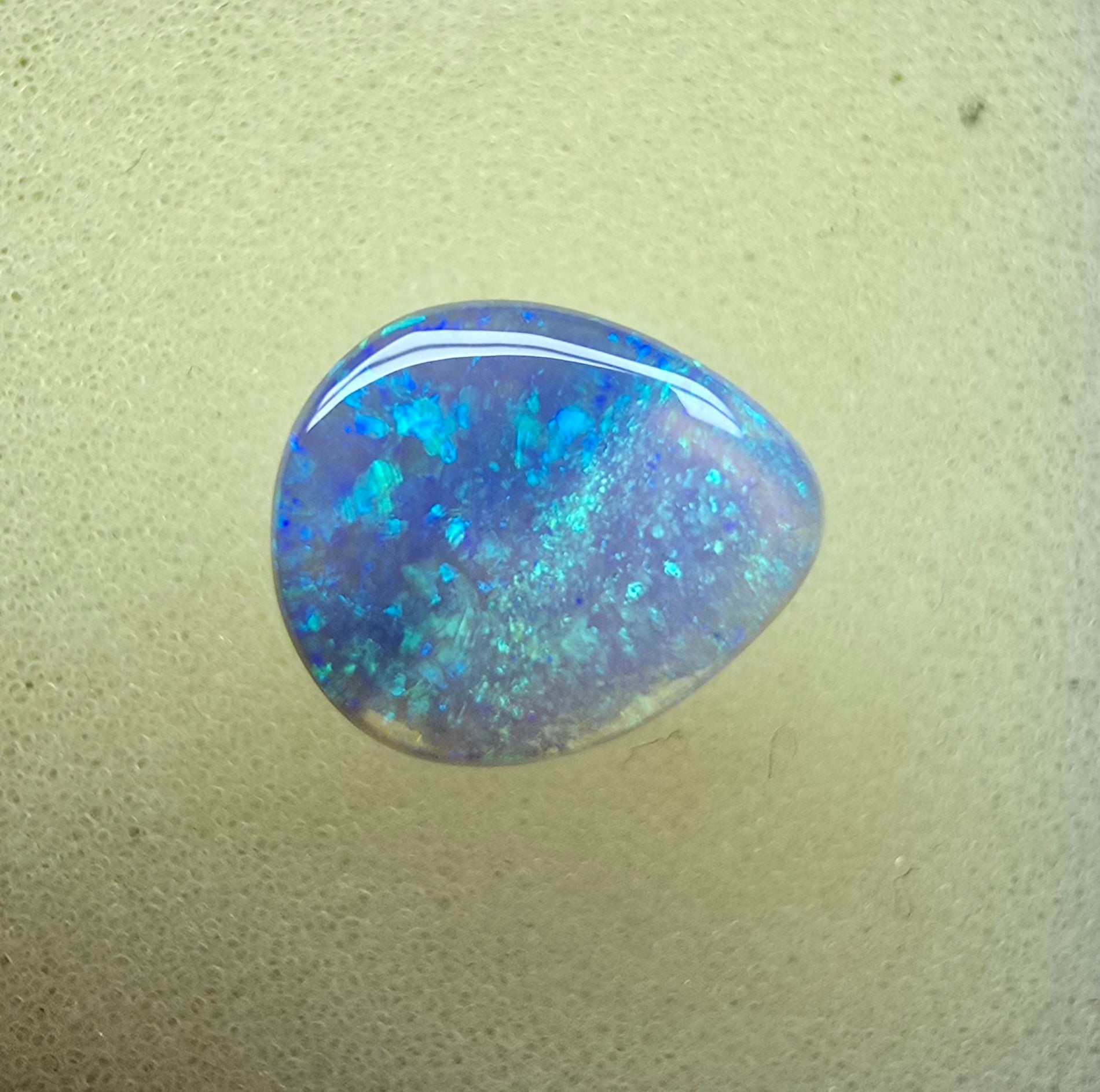 A876 - Stunning drop cut crystal opal