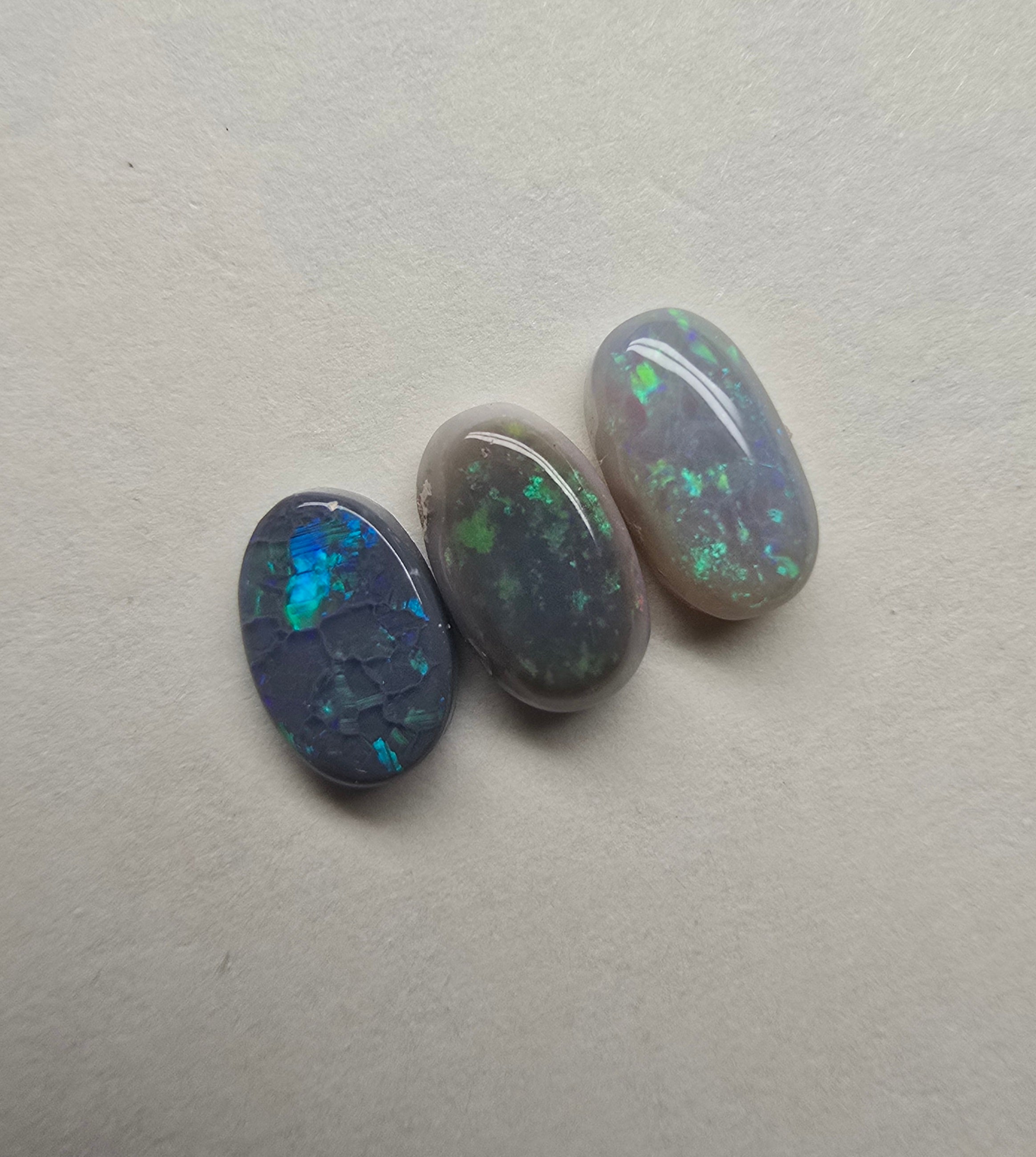 A882 - Dark crystal oval cut trio
