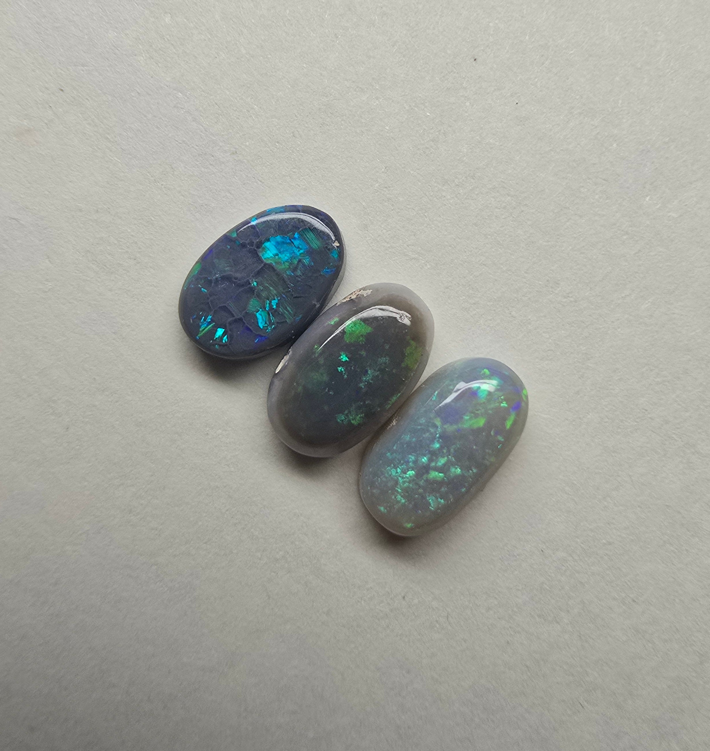 A882 - Dark crystal oval cut trio