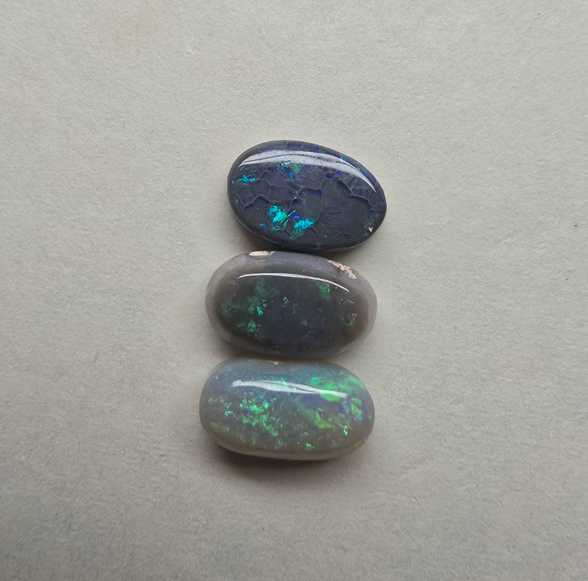 A882 - Dark crystal oval cut trio