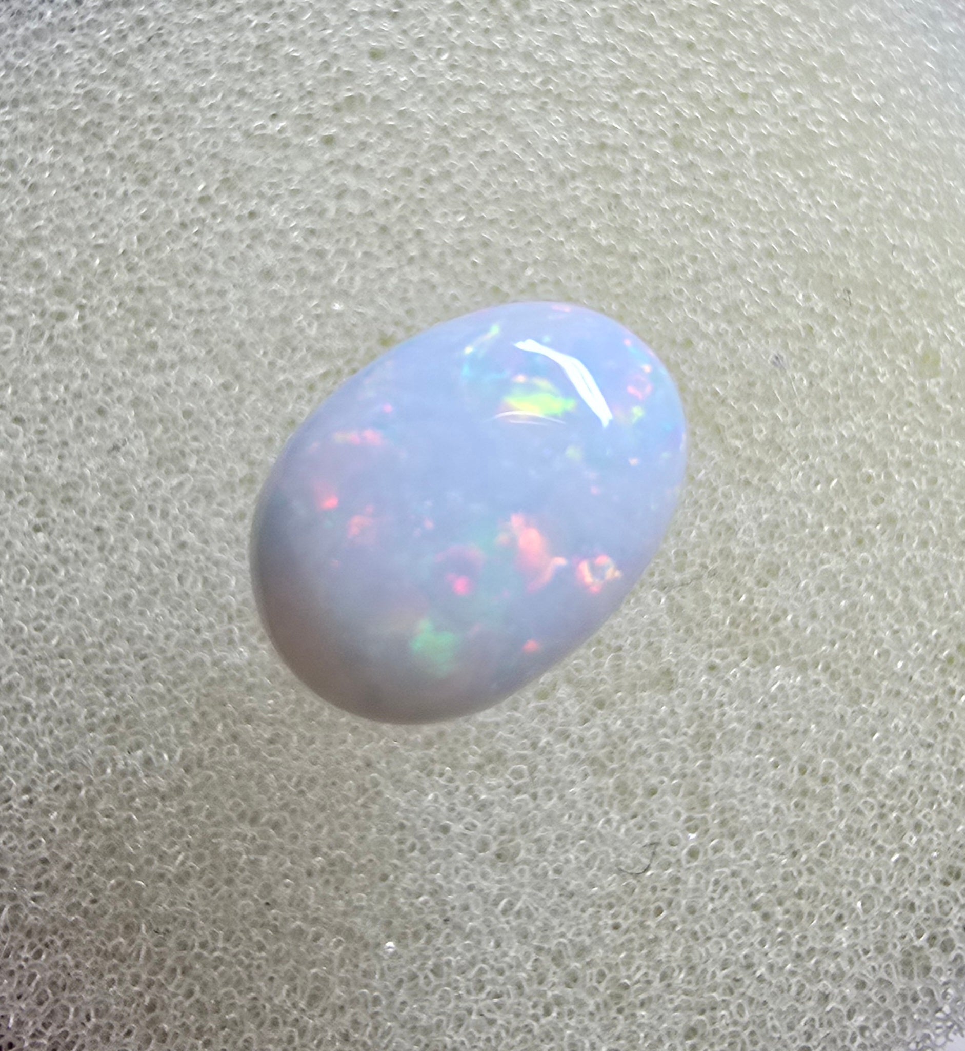 A889 - Pearl white round cut opal