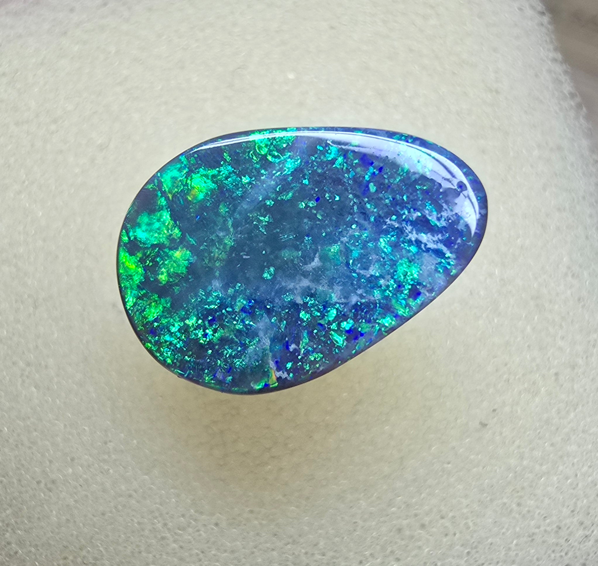 A897 - Strong large drop cut black opal