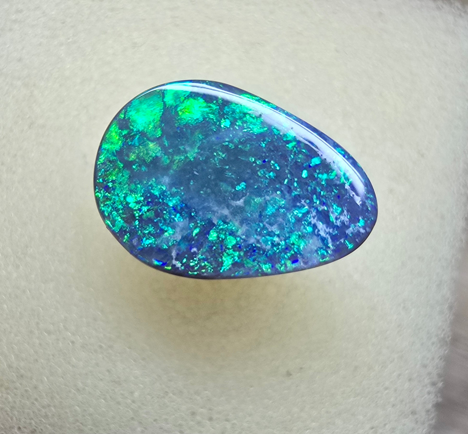 A897 - Strong large drop cut black opal