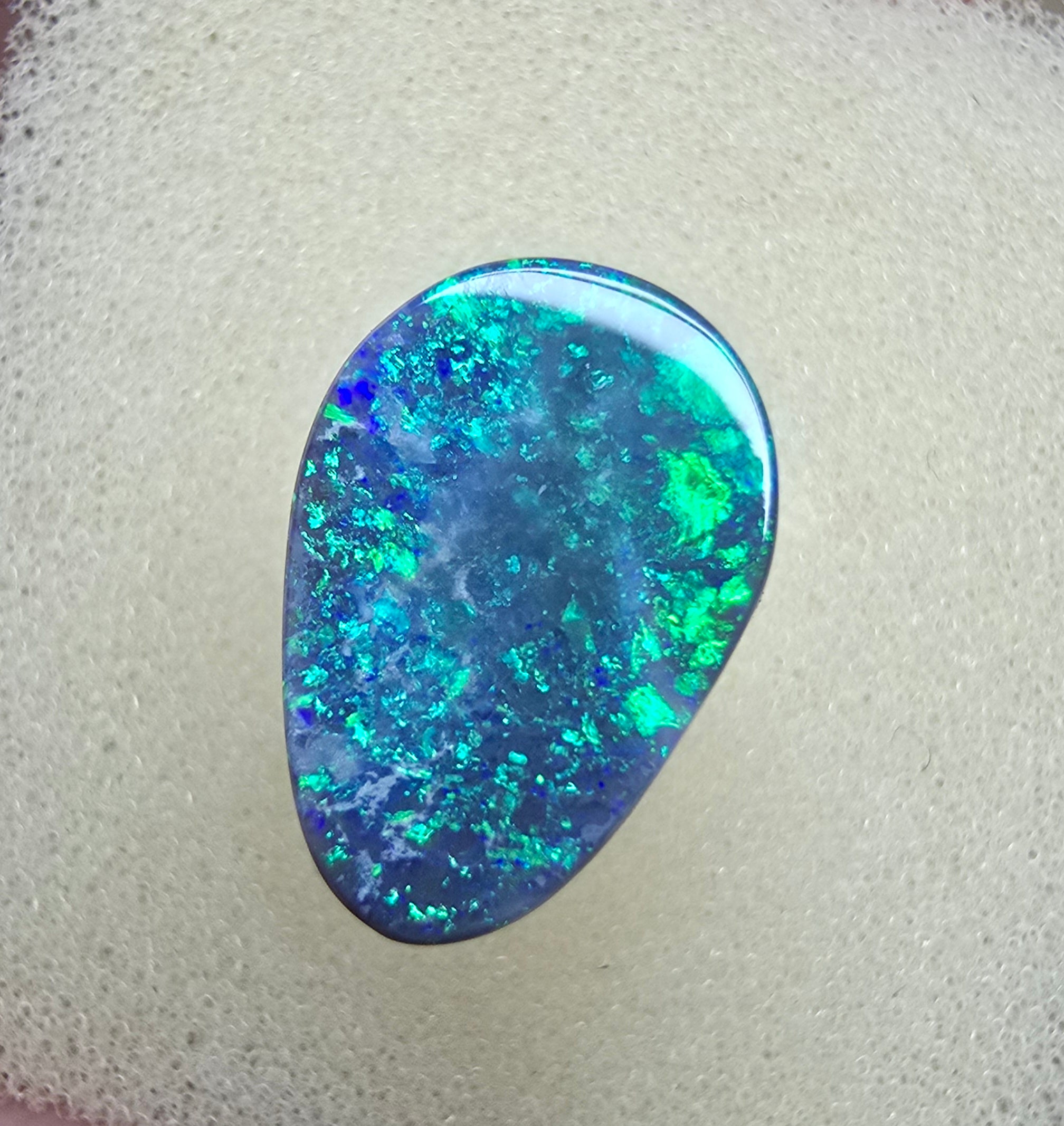 A897 - Strong large drop cut black opal
