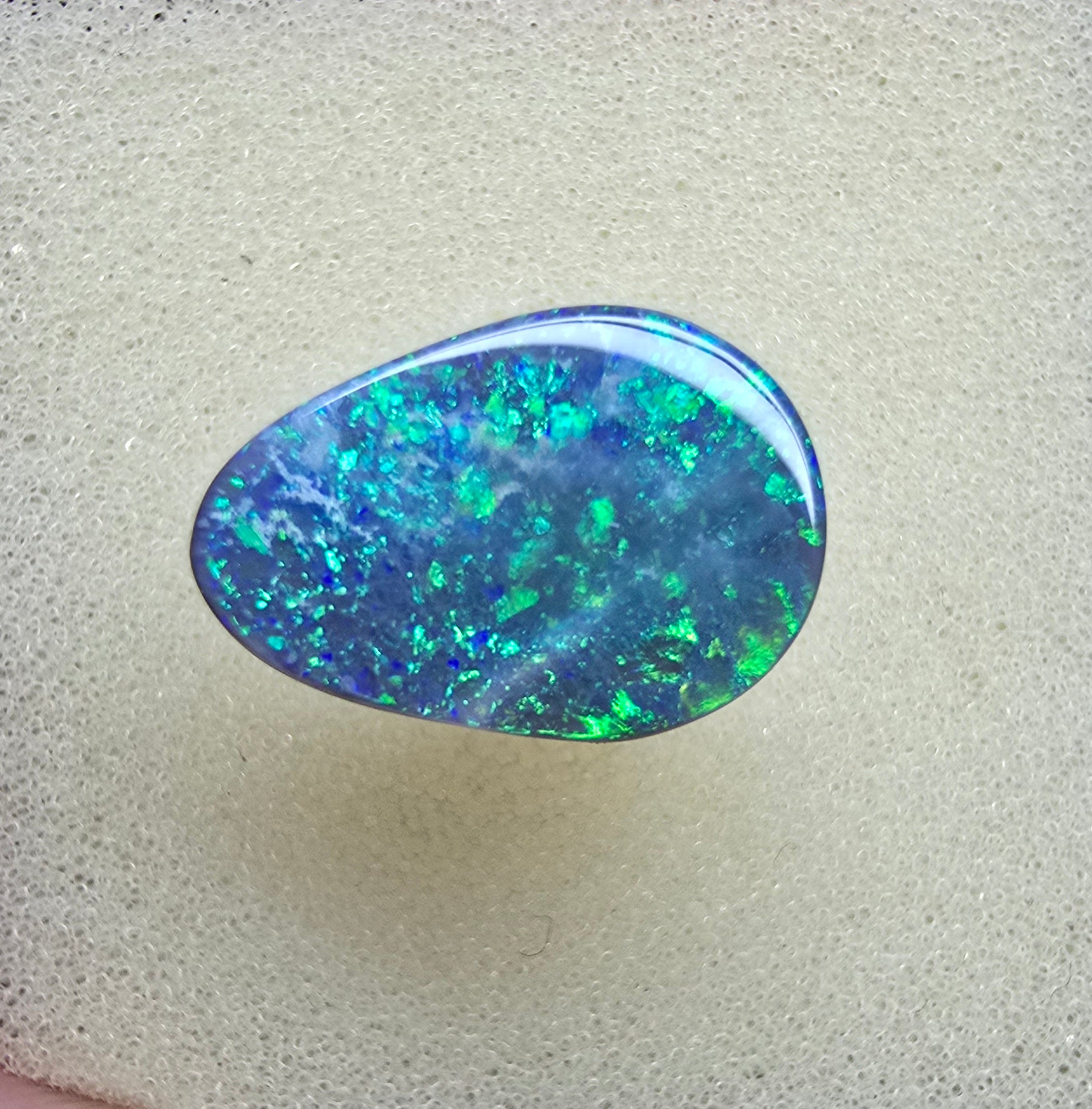 A897 - Strong large drop cut black opal
