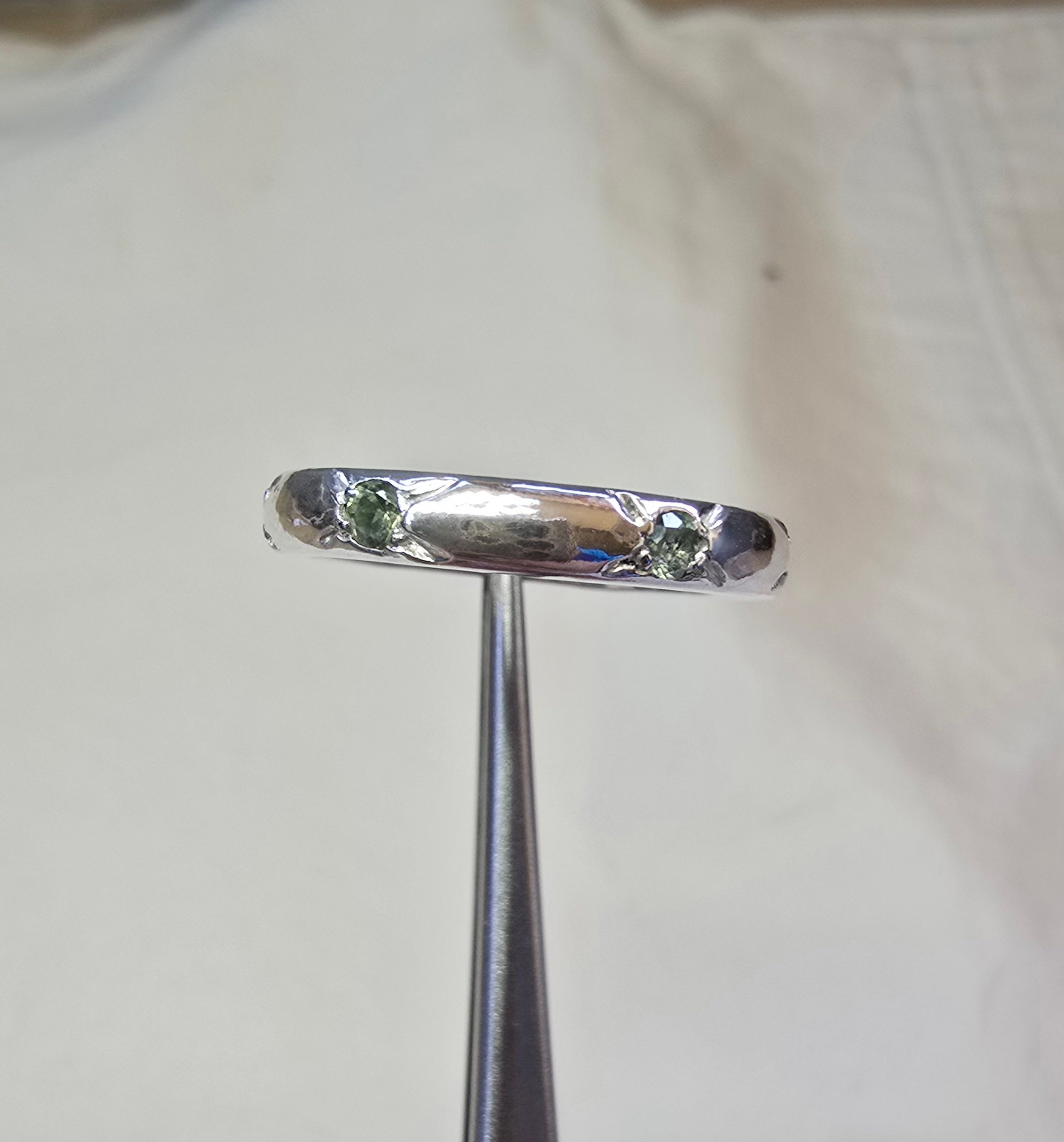 J014 - Star set sapphire band