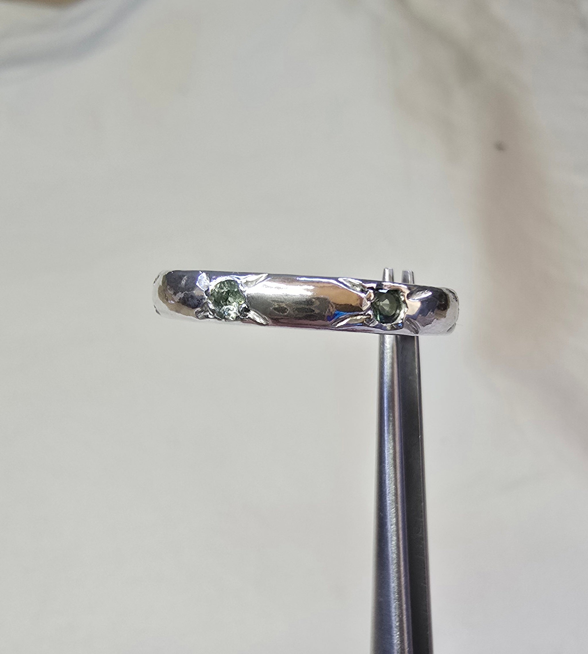 J014 - Star set sapphire band