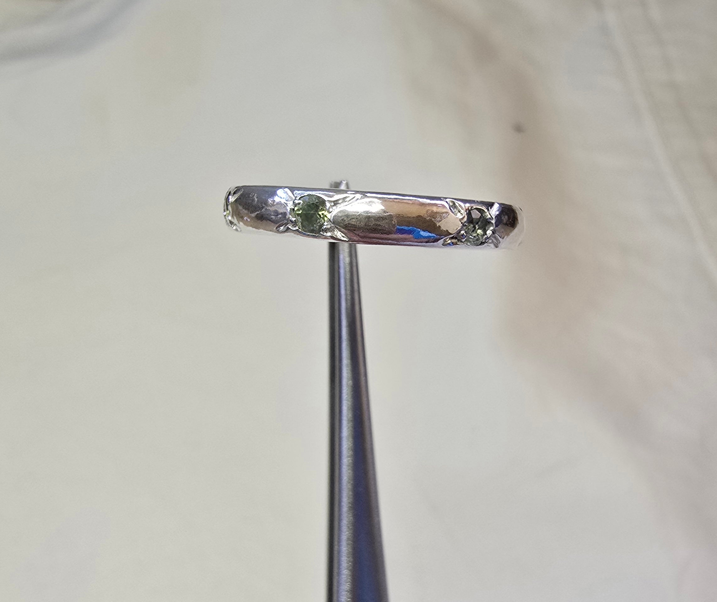 J014 - Star set sapphire band