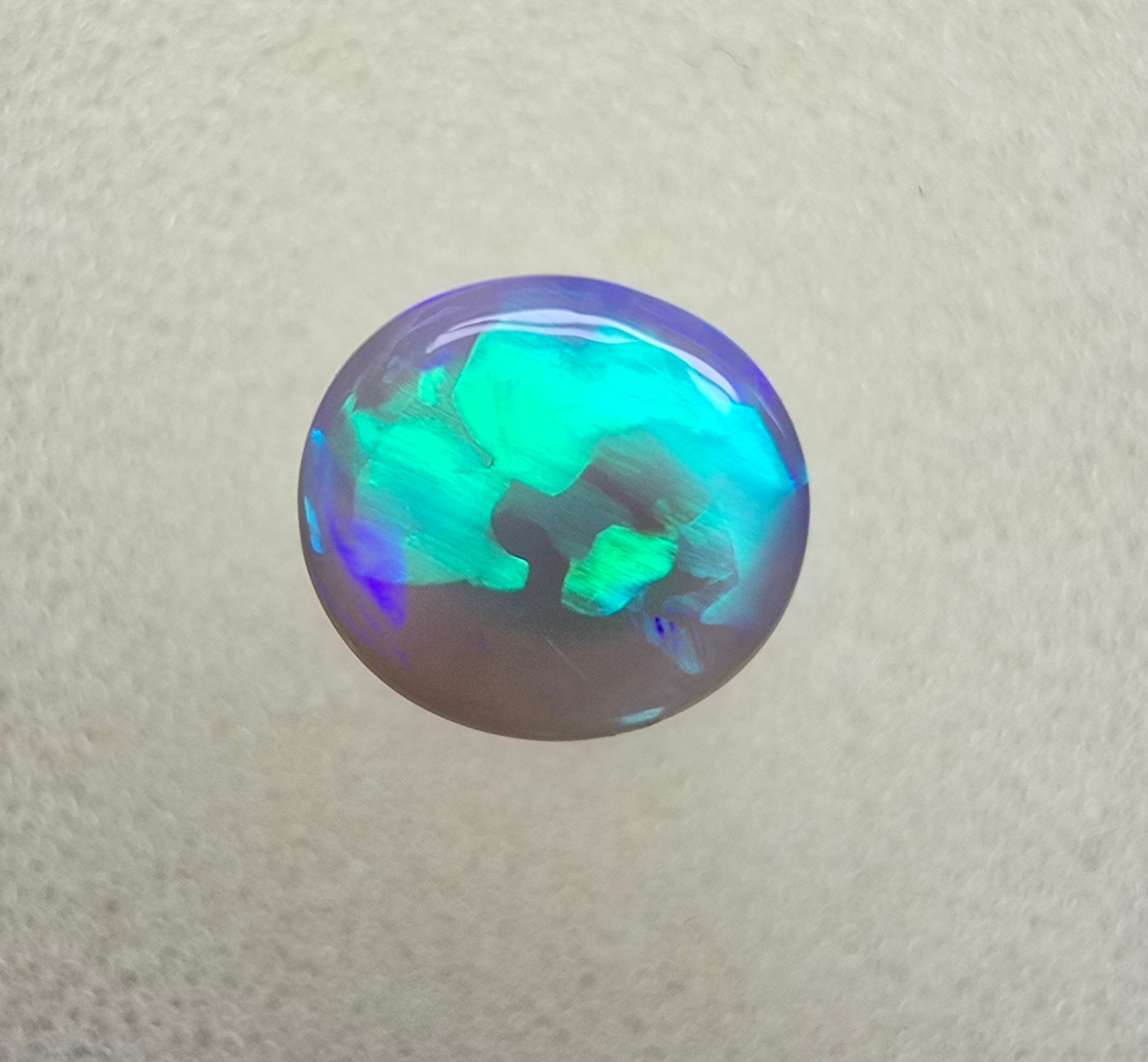 A899 - Beautiful and bright dark crystal opal