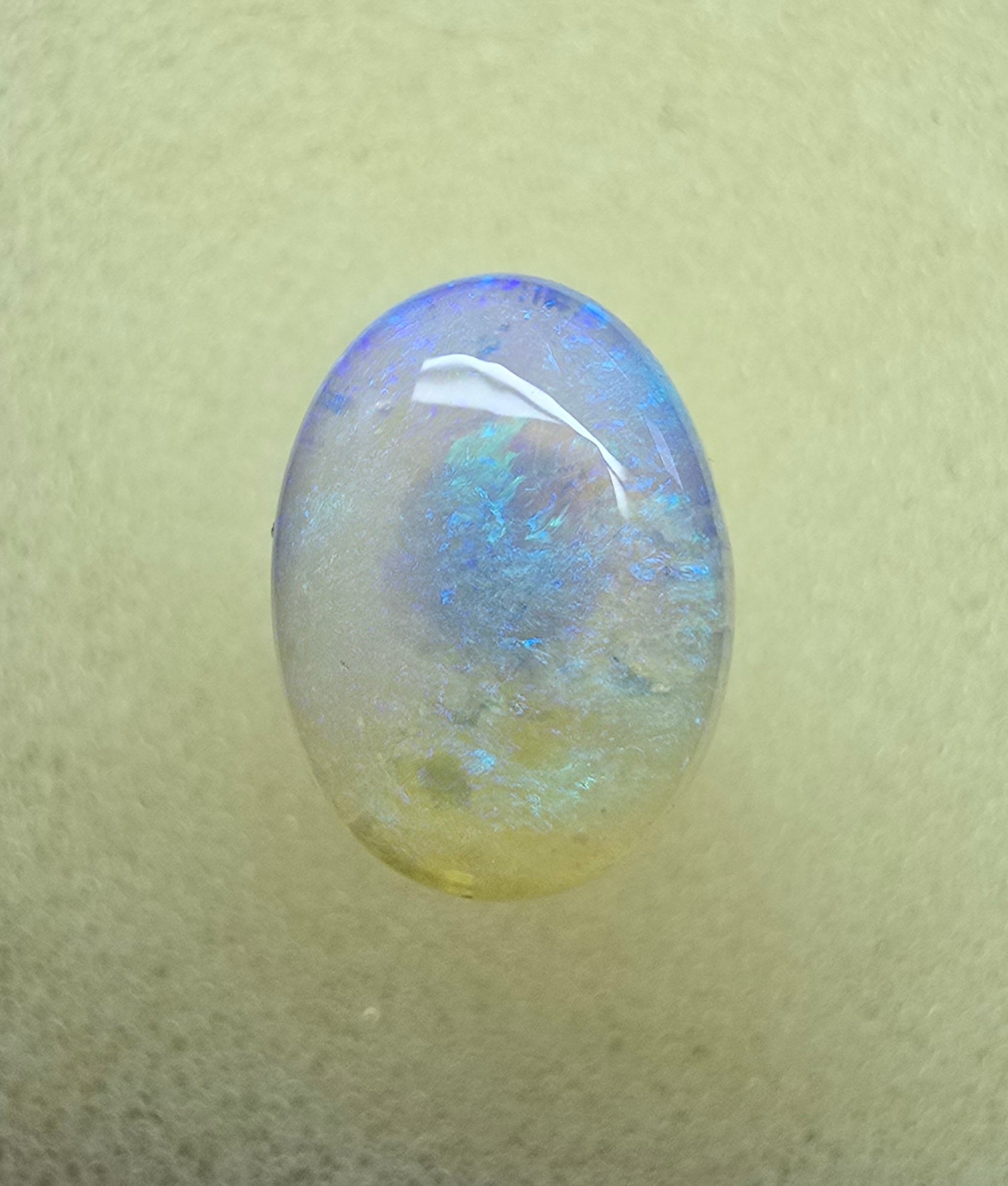 A902 - Oval cut soft crystal beauty