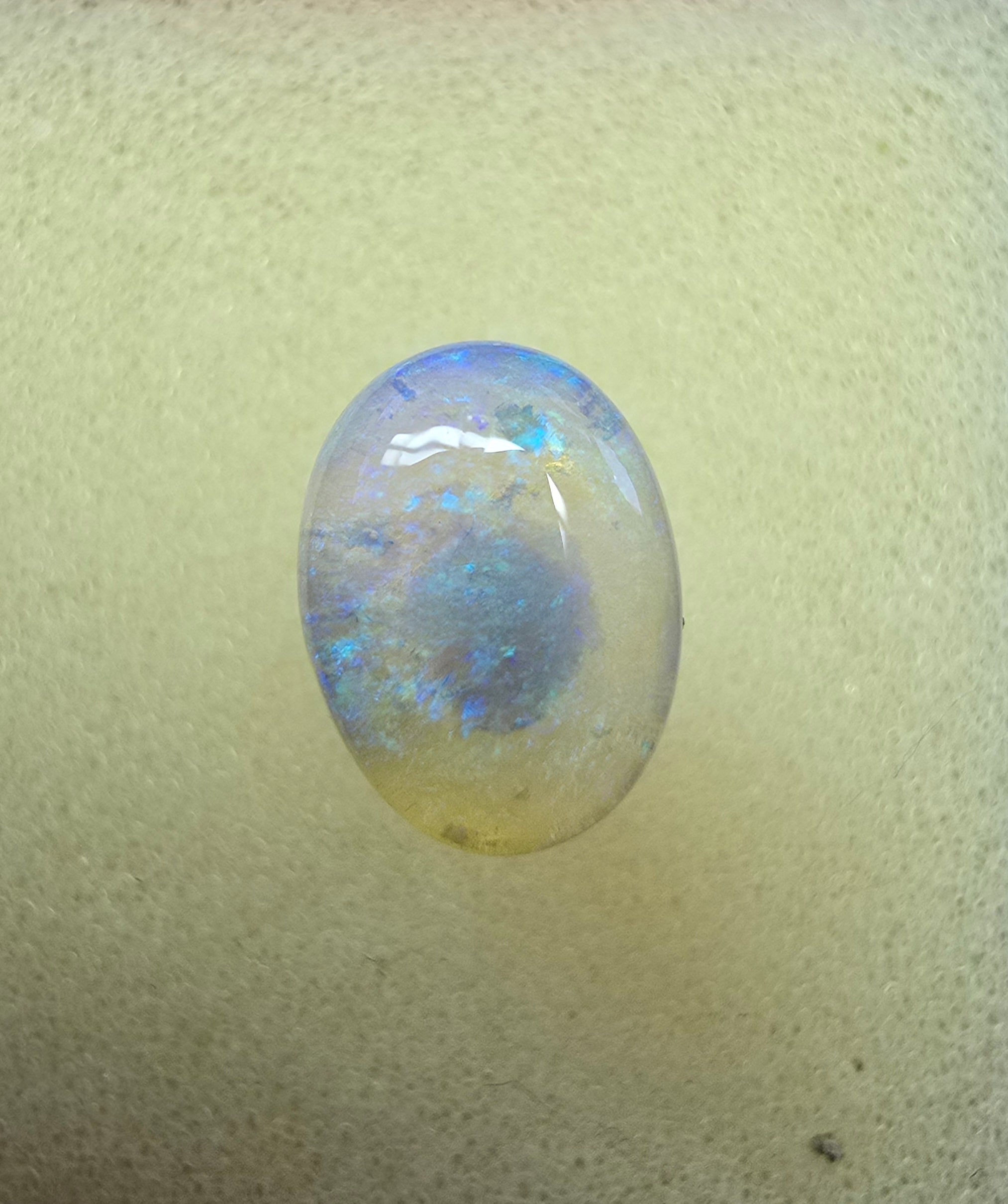A902 - Oval cut soft crystal beauty