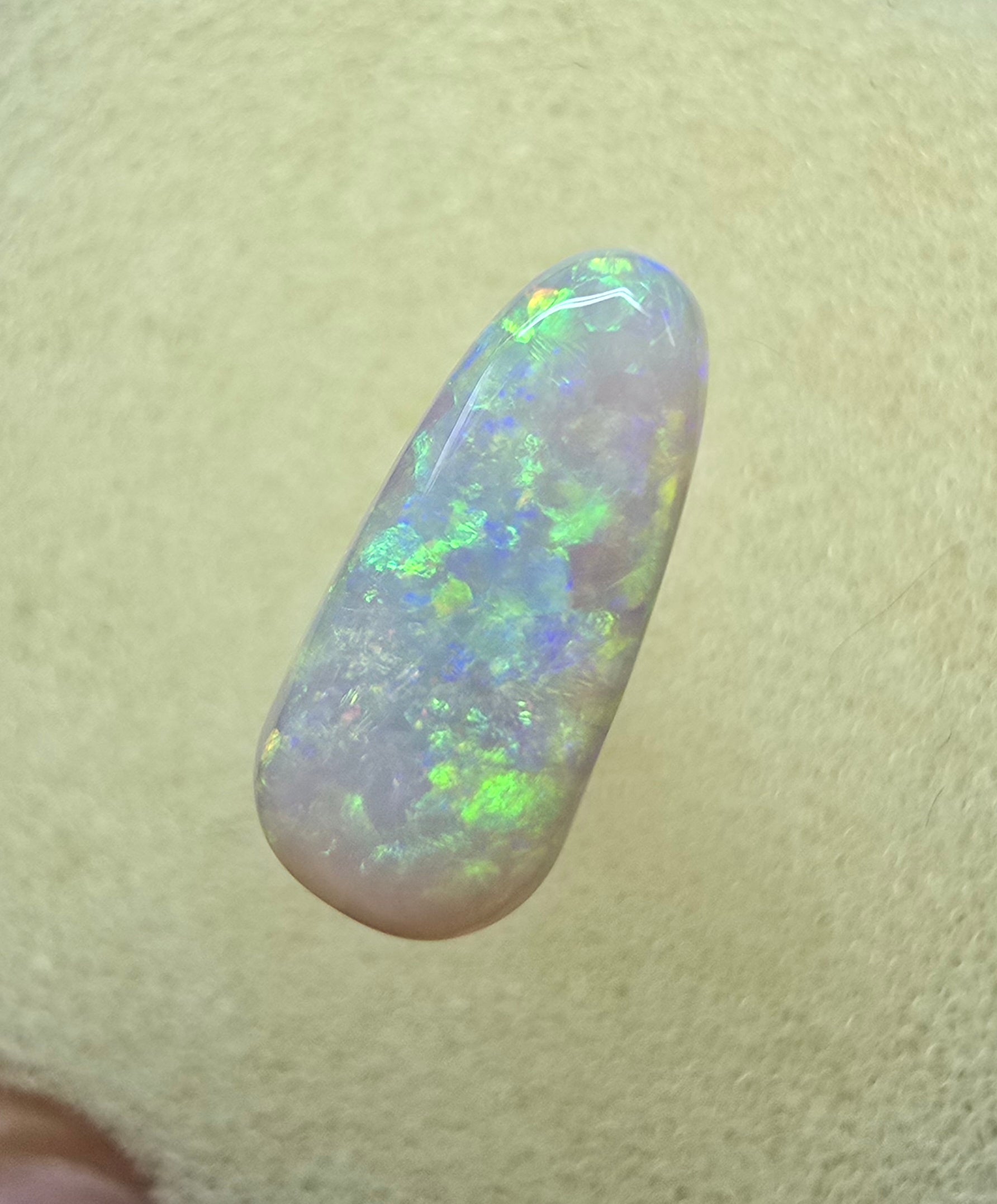 A905 - Slim drop cut crystal beauty