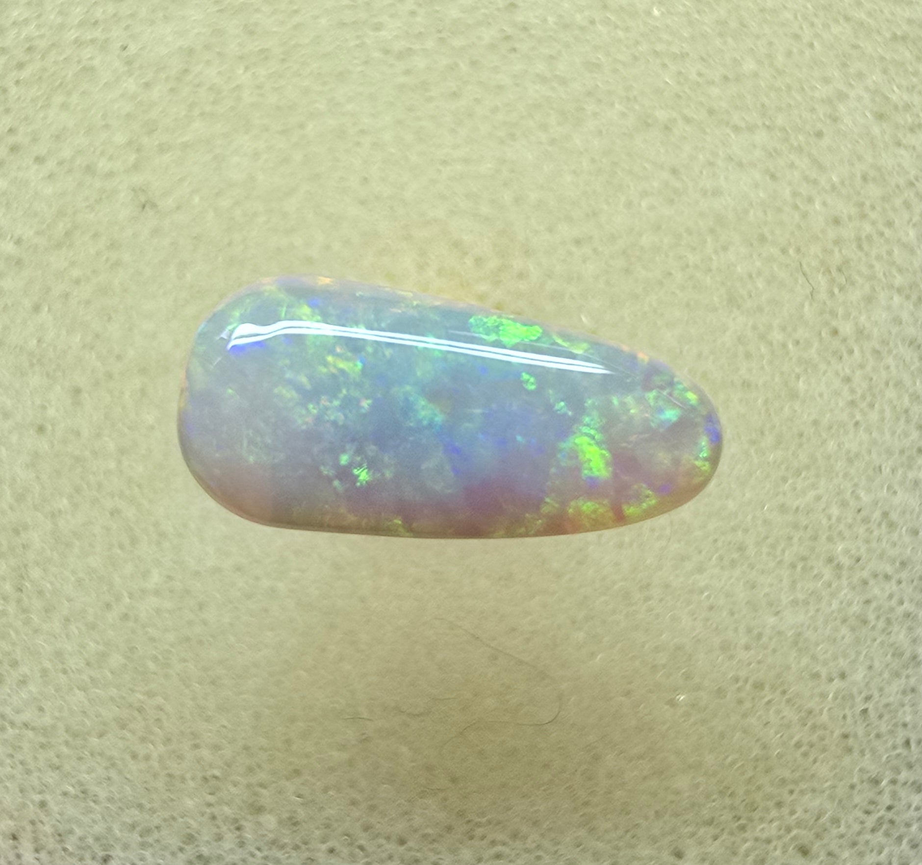 A905 - Slim drop cut crystal beauty