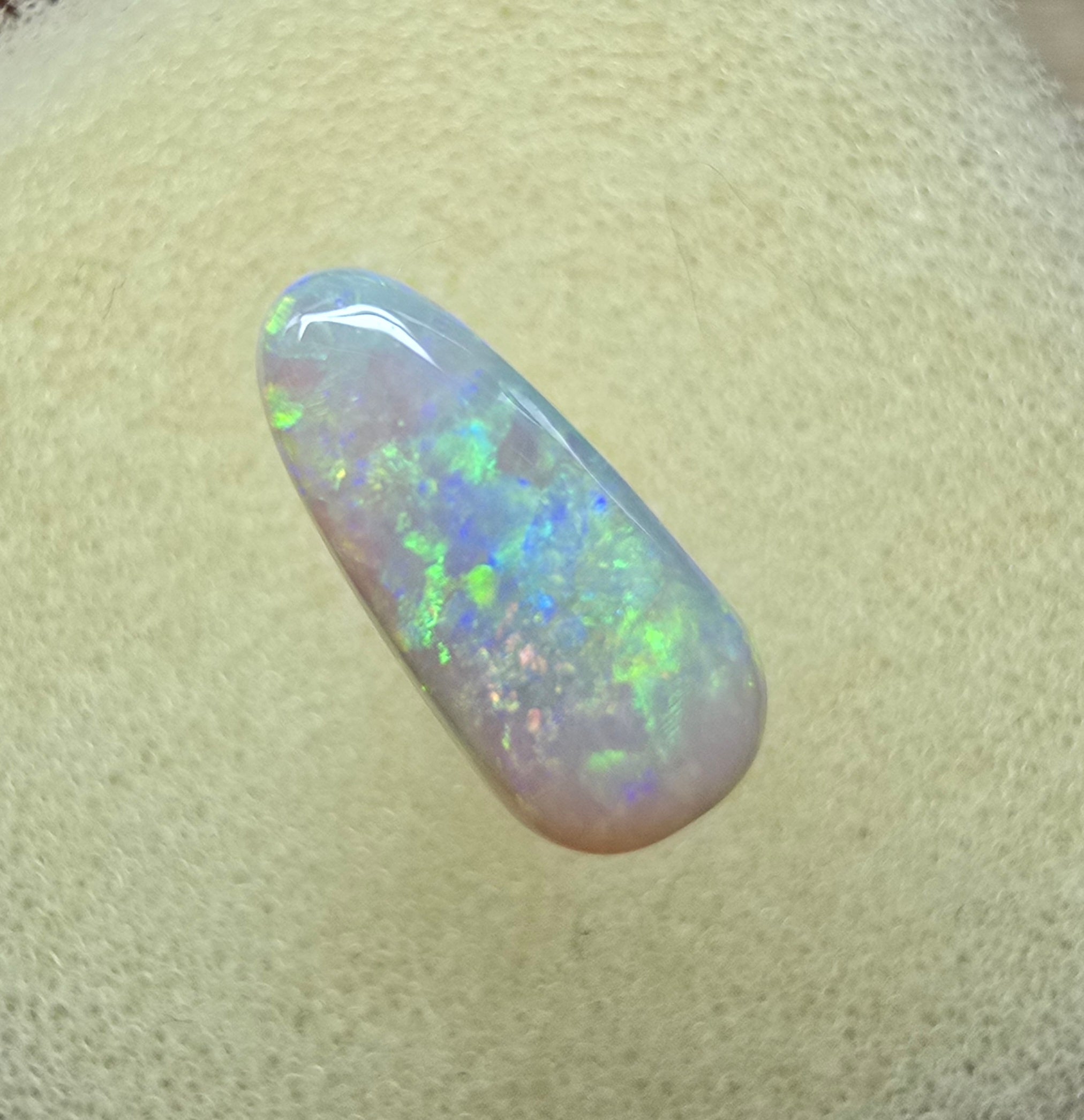 A905 - Slim drop cut crystal beauty