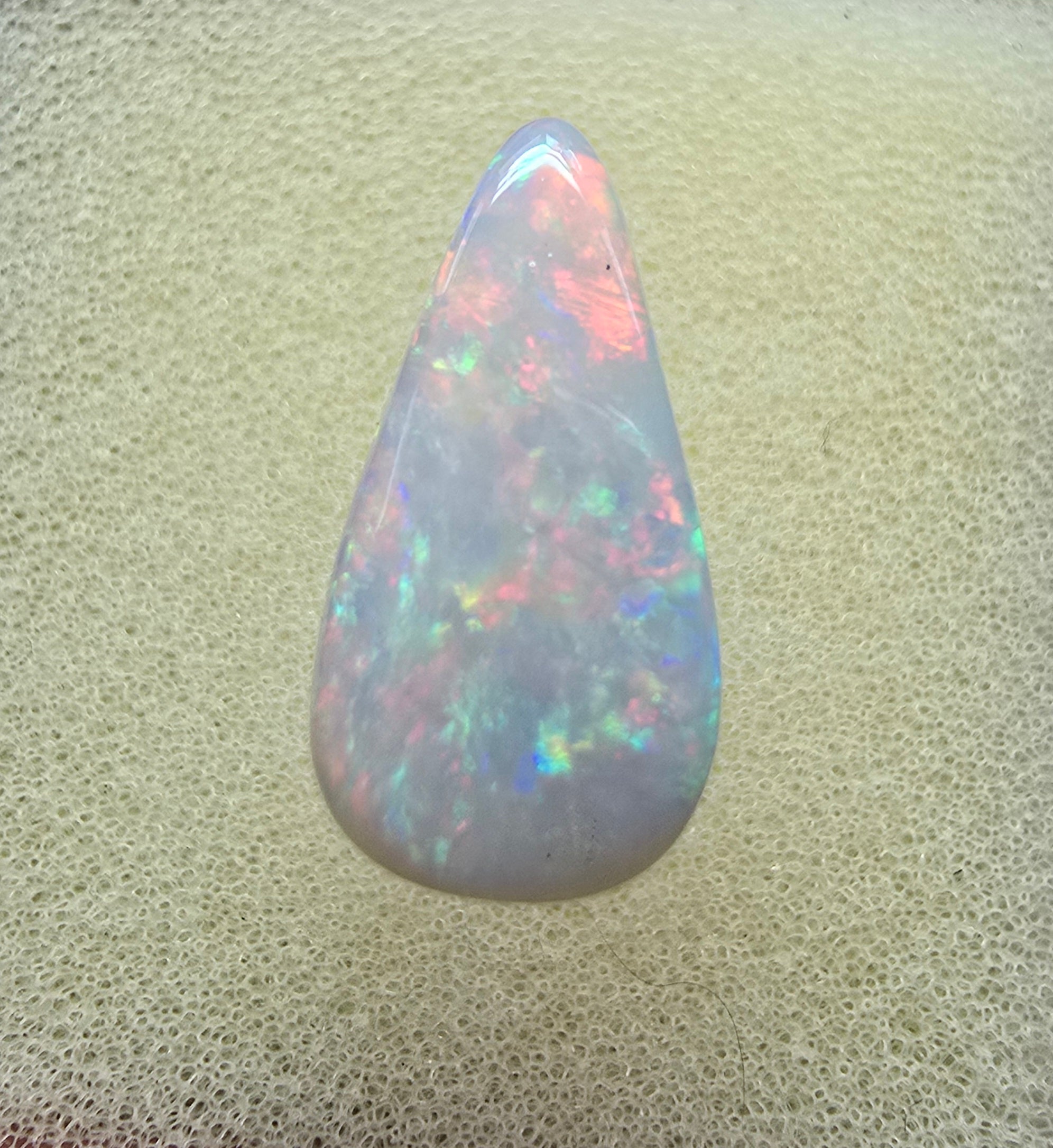 A906 - Large softly glittering drop cut