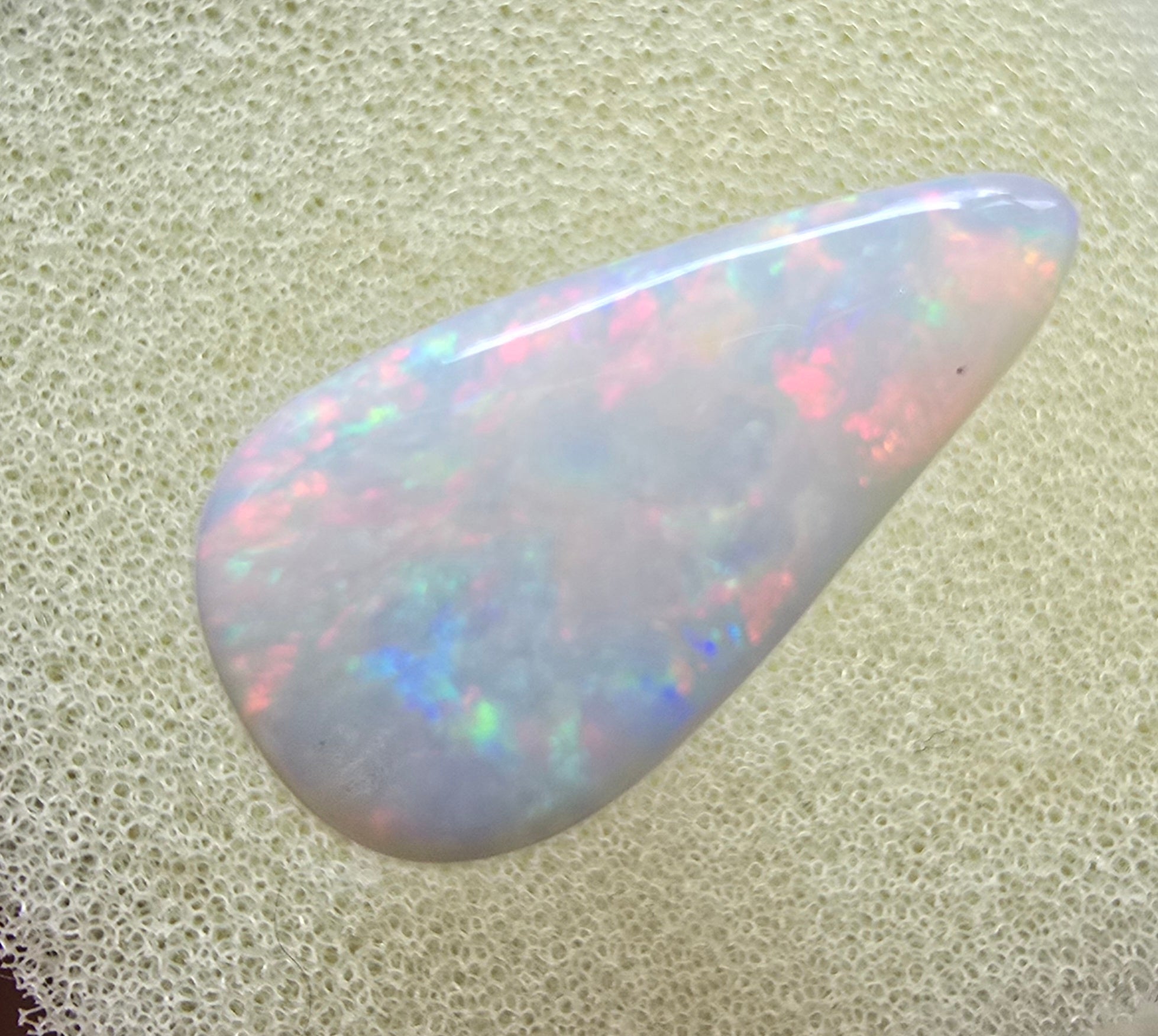 A906 - Large softly glittering drop cut