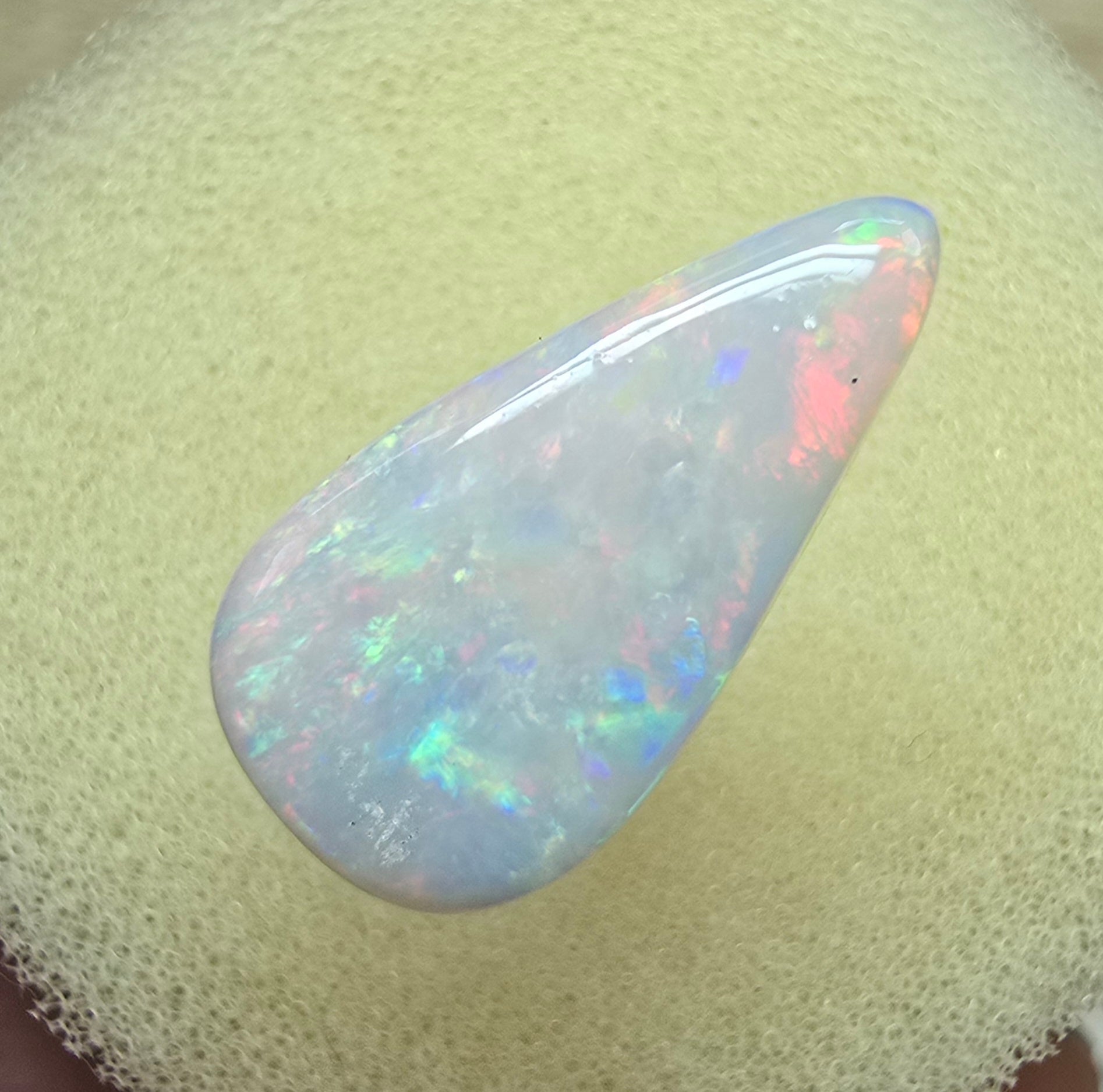 A906 - Large softly glittering drop cut
