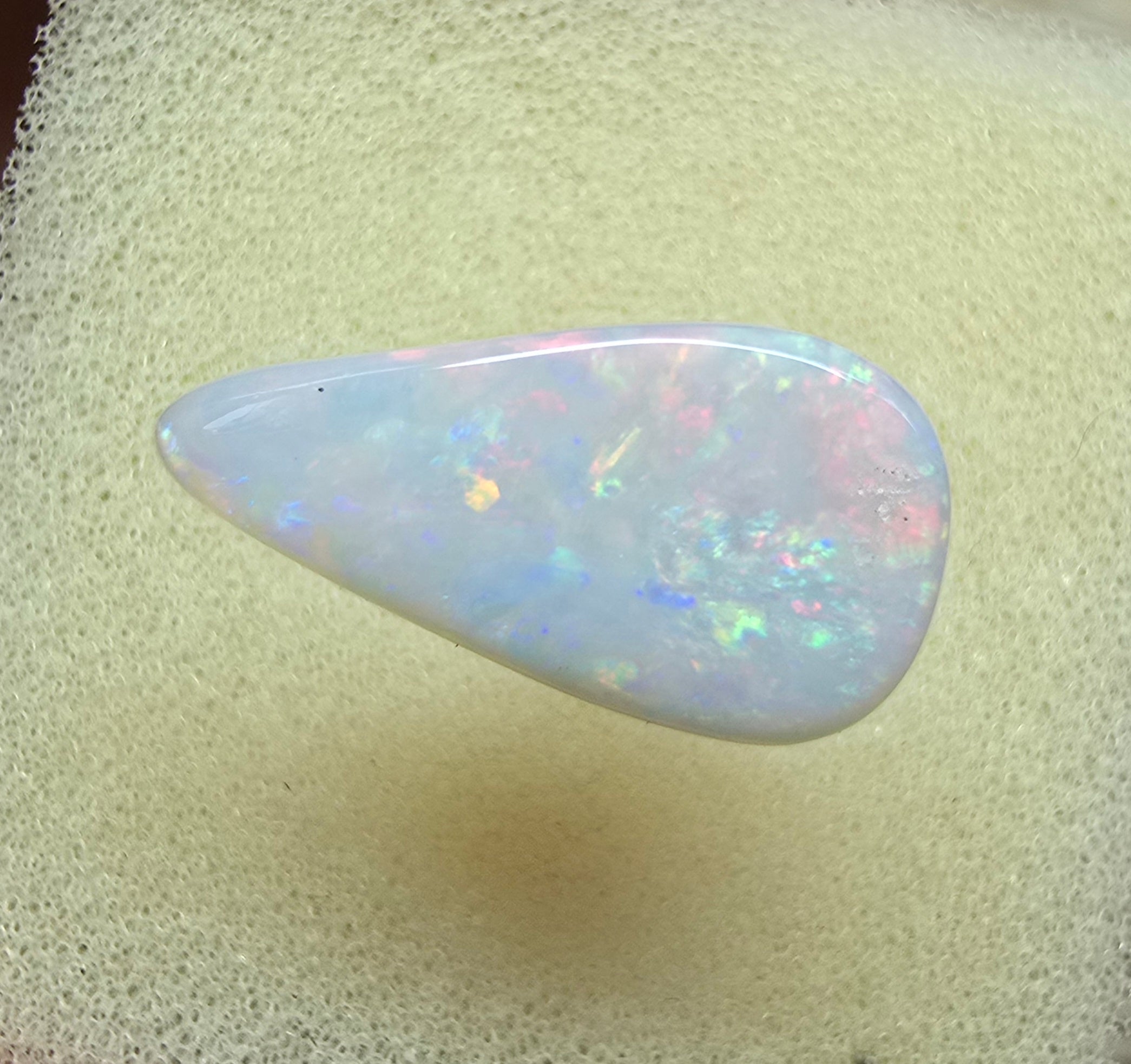 A906 - Large softly glittering drop cut