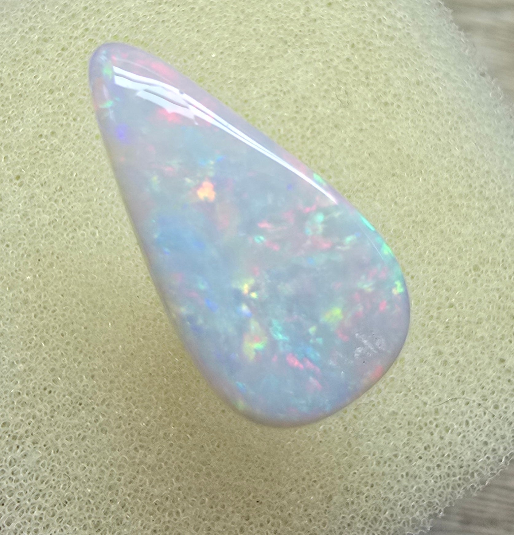 A906 - Large softly glittering drop cut