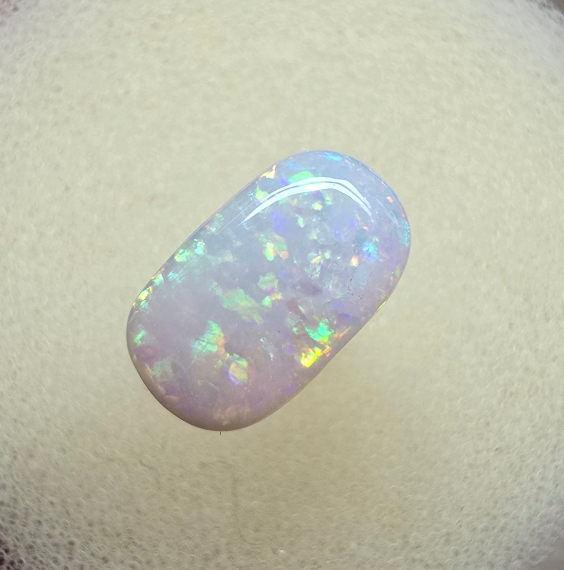 A907 - Bright oval cut ring stone