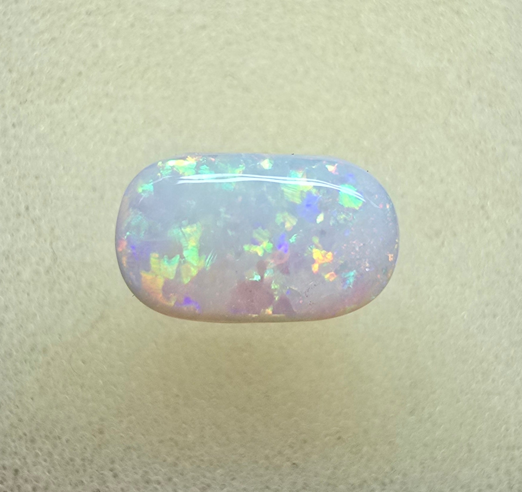 A907 - Bright oval cut ring stone